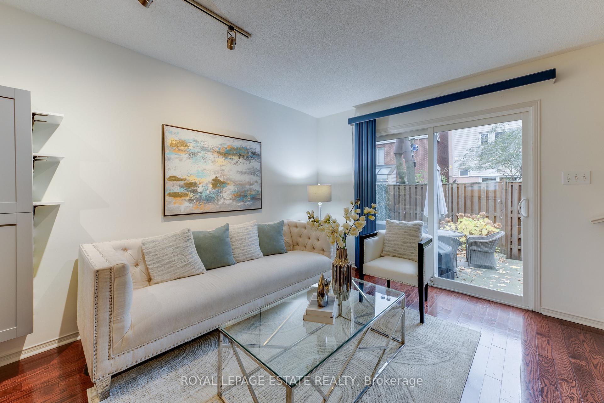 Photo 16 of 40 Poulett Street, Toronto, Moss Park — HOMEH