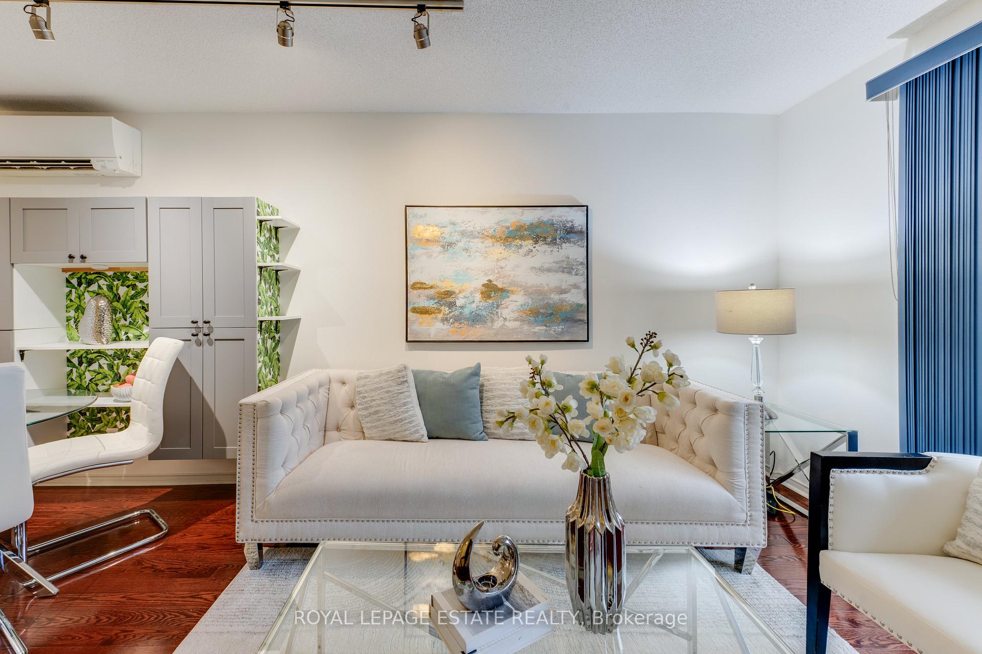 Photo 14 of 40 Poulett Street, Toronto, Moss Park — HOMEH
