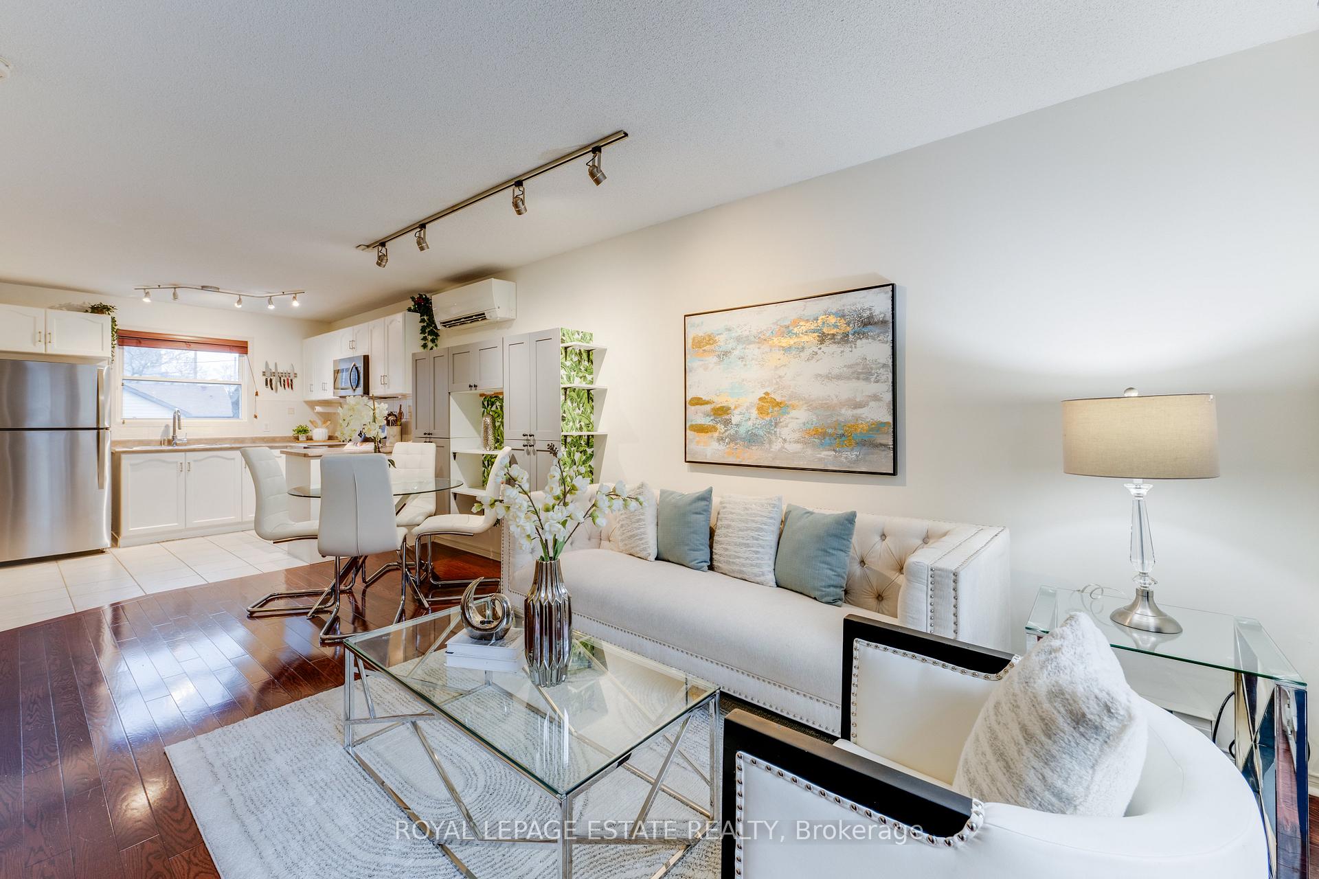 Photo 5 of 40 Poulett Street, Toronto, Moss Park — HOMEH
