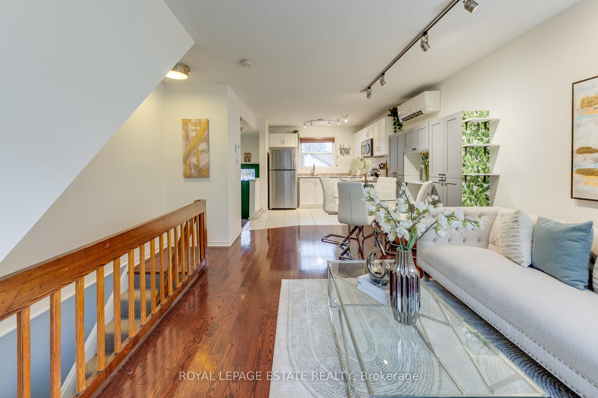 Photo 8 of 40 Poulett Street, Toronto, Moss Park — HOMEH