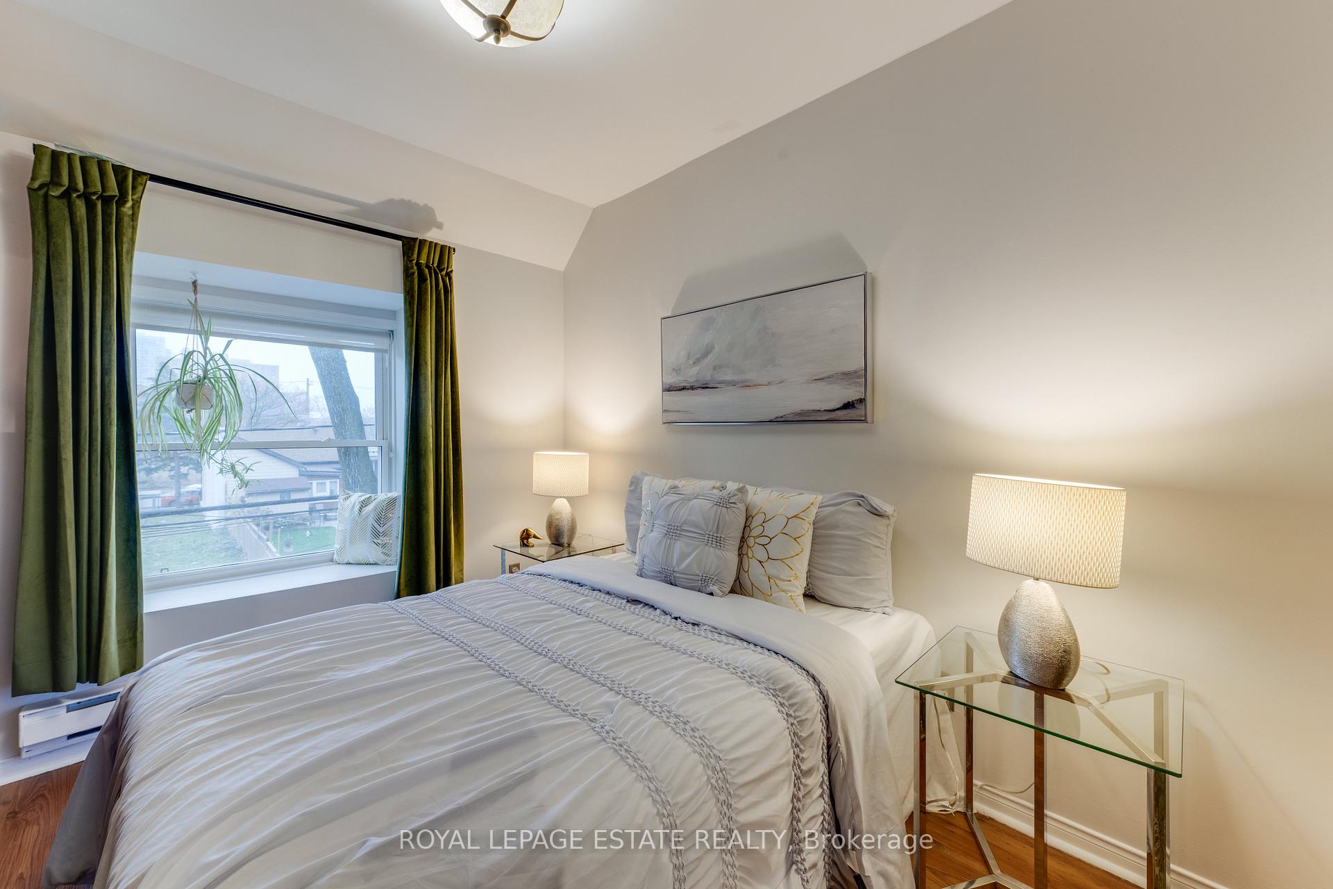 Photo 7 of 40 Poulett Street, Toronto, Moss Park — HOMEH