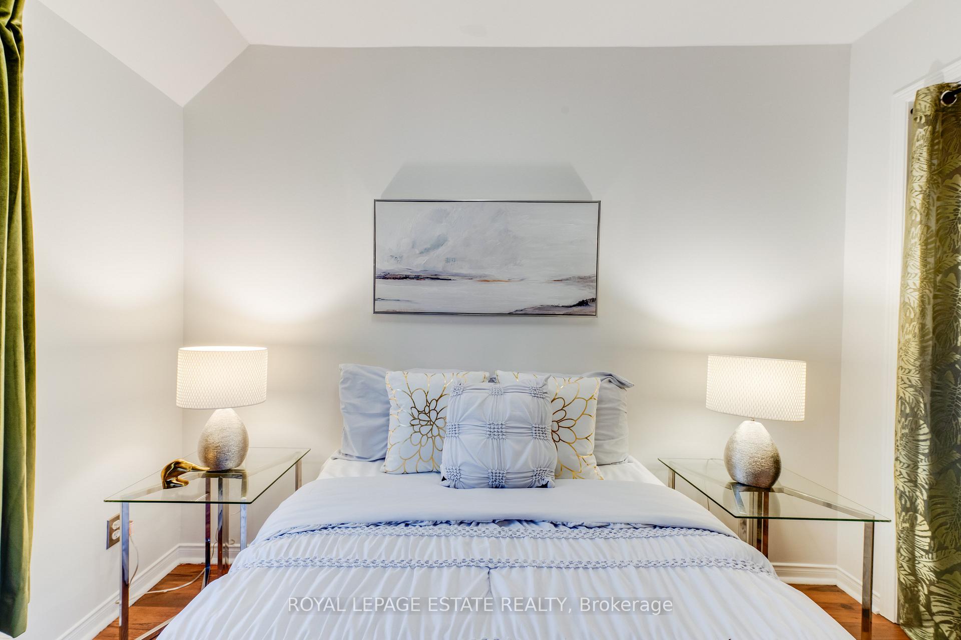 Photo 15 of 40 Poulett Street, Toronto, Moss Park — HOMEH