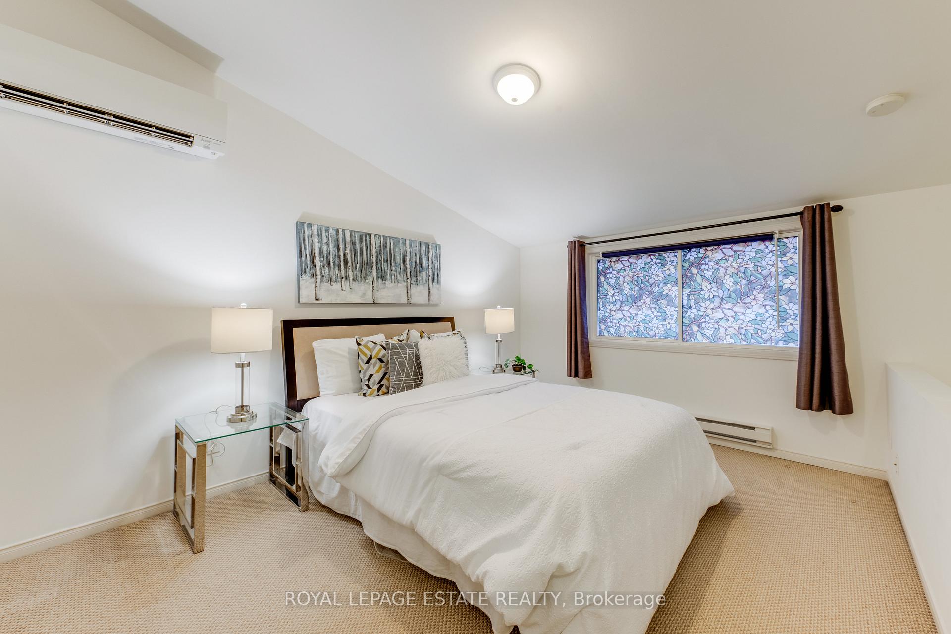 Photo 18 of 40 Poulett Street, Toronto, Moss Park — HOMEH