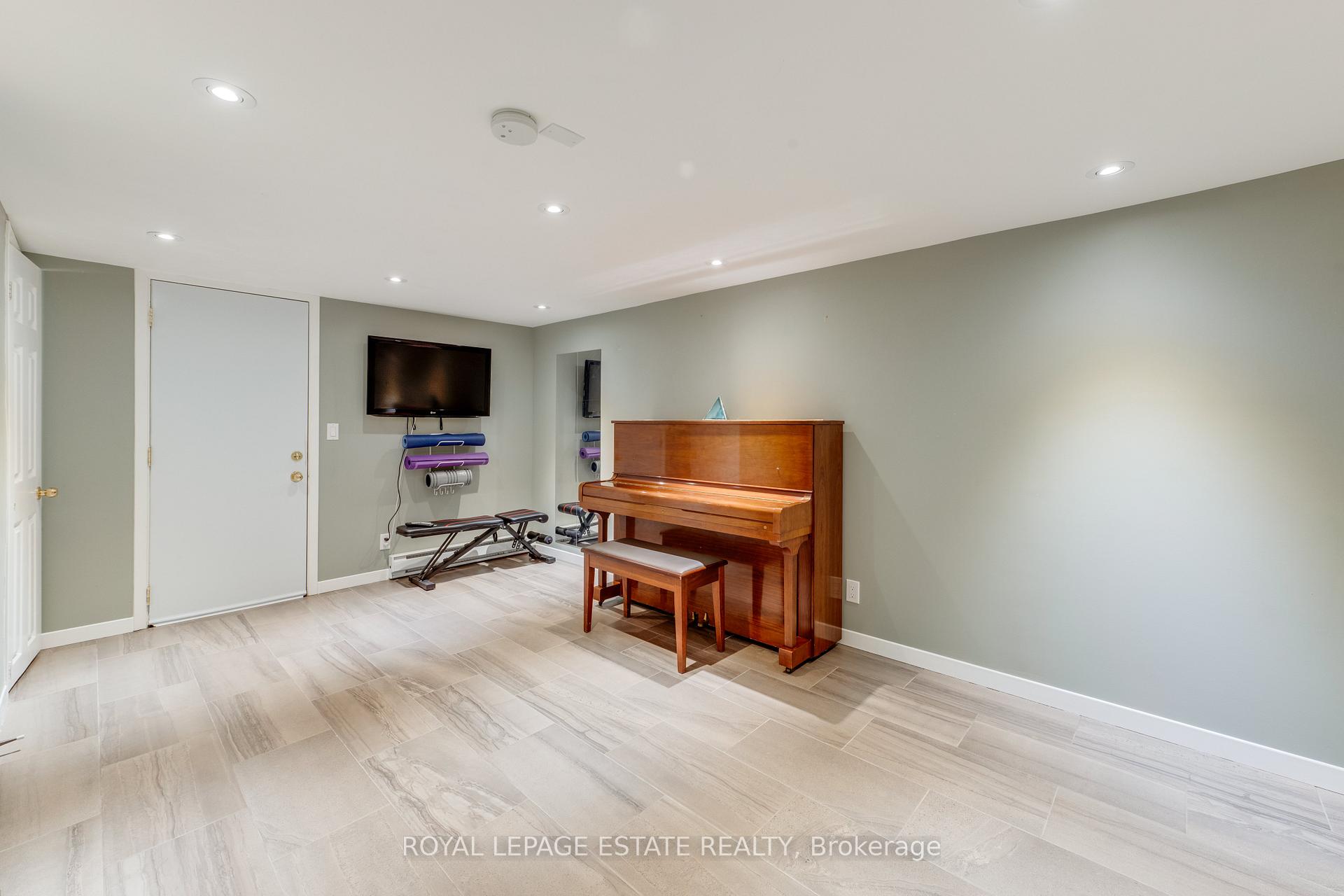 Photo 19 of 40 Poulett Street, Toronto, Moss Park — HOMEH