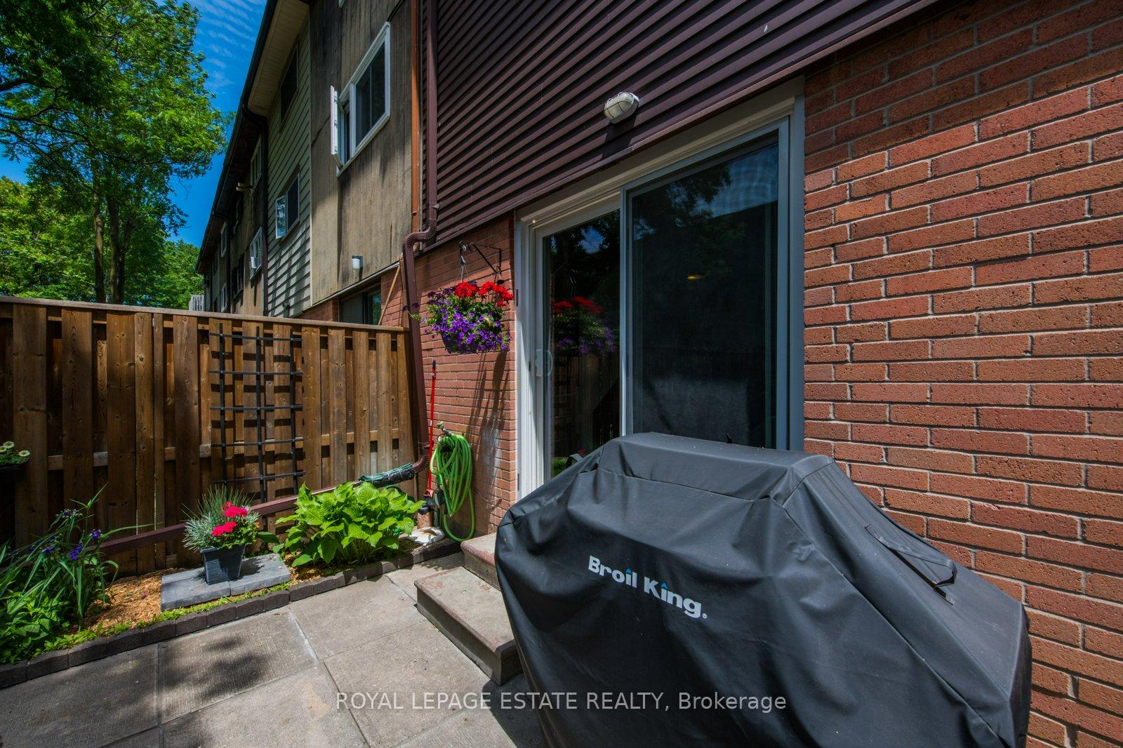 Photo 23 of 40 Poulett Street, Toronto, Moss Park — HOMEH