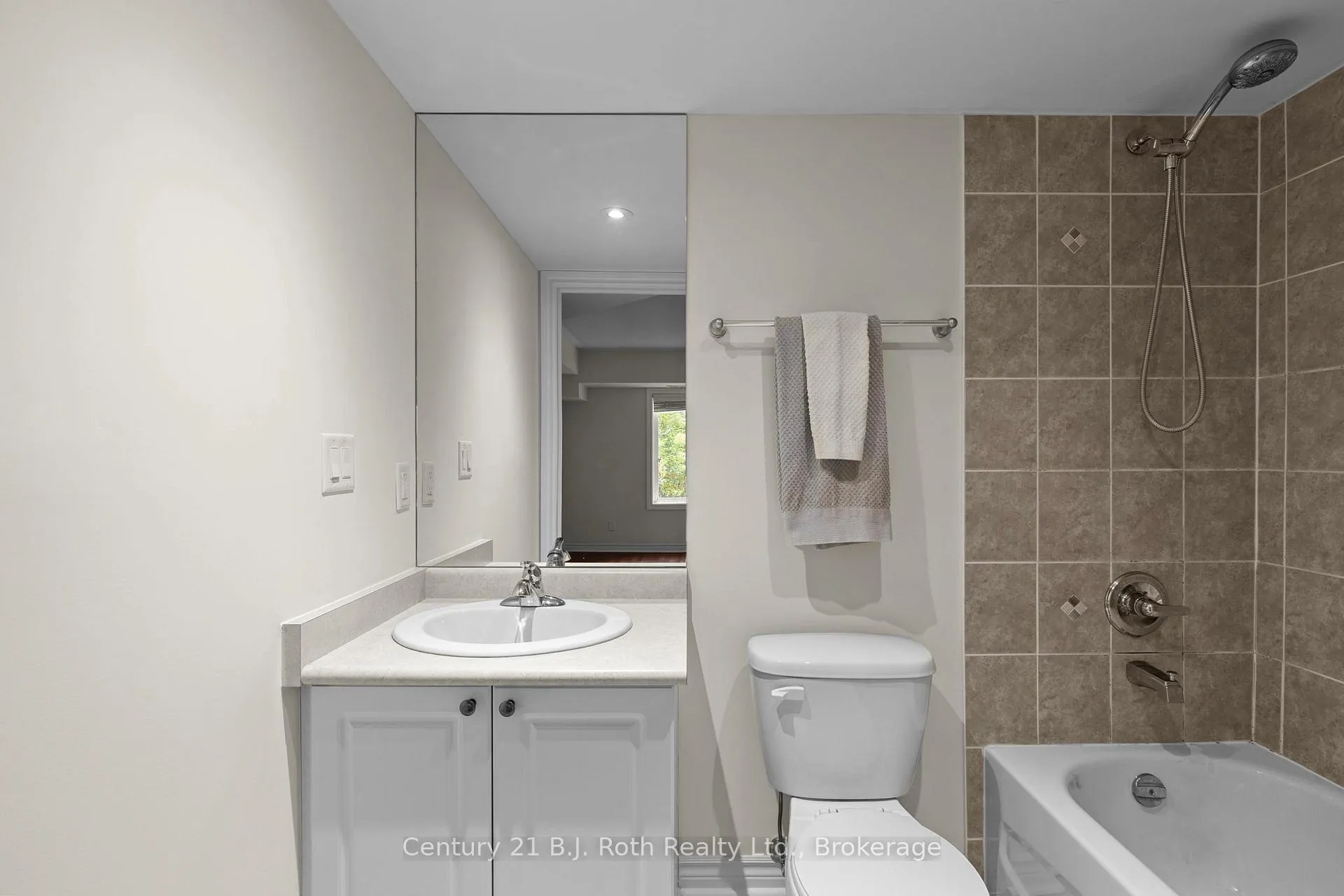 Photo 14 of Unit 104, 4 Brandy Lane Drive, Collingwood — HOMEH