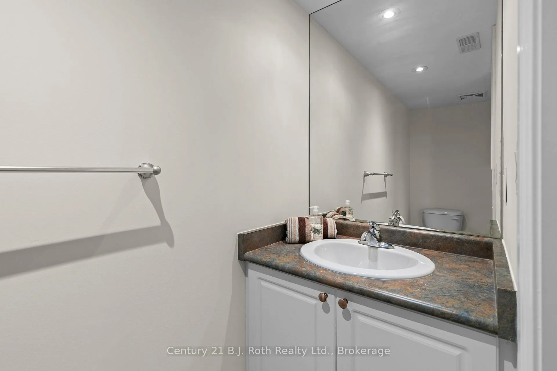 Photo 27 of Unit 104, 4 Brandy Lane Drive, Collingwood — HOMEH
