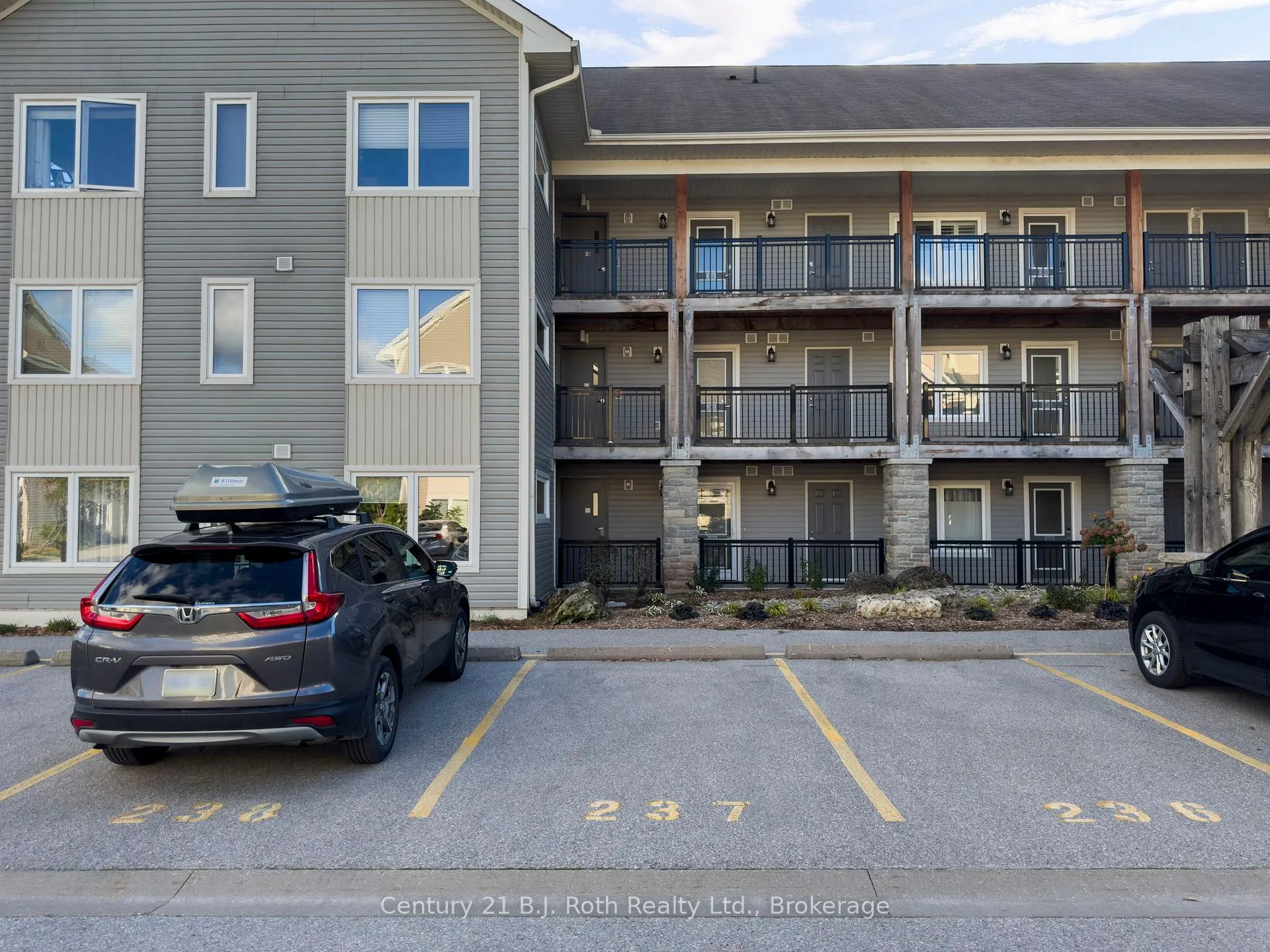 Photo 39 of Unit 104, 4 Brandy Lane Drive, Collingwood — HOMEH