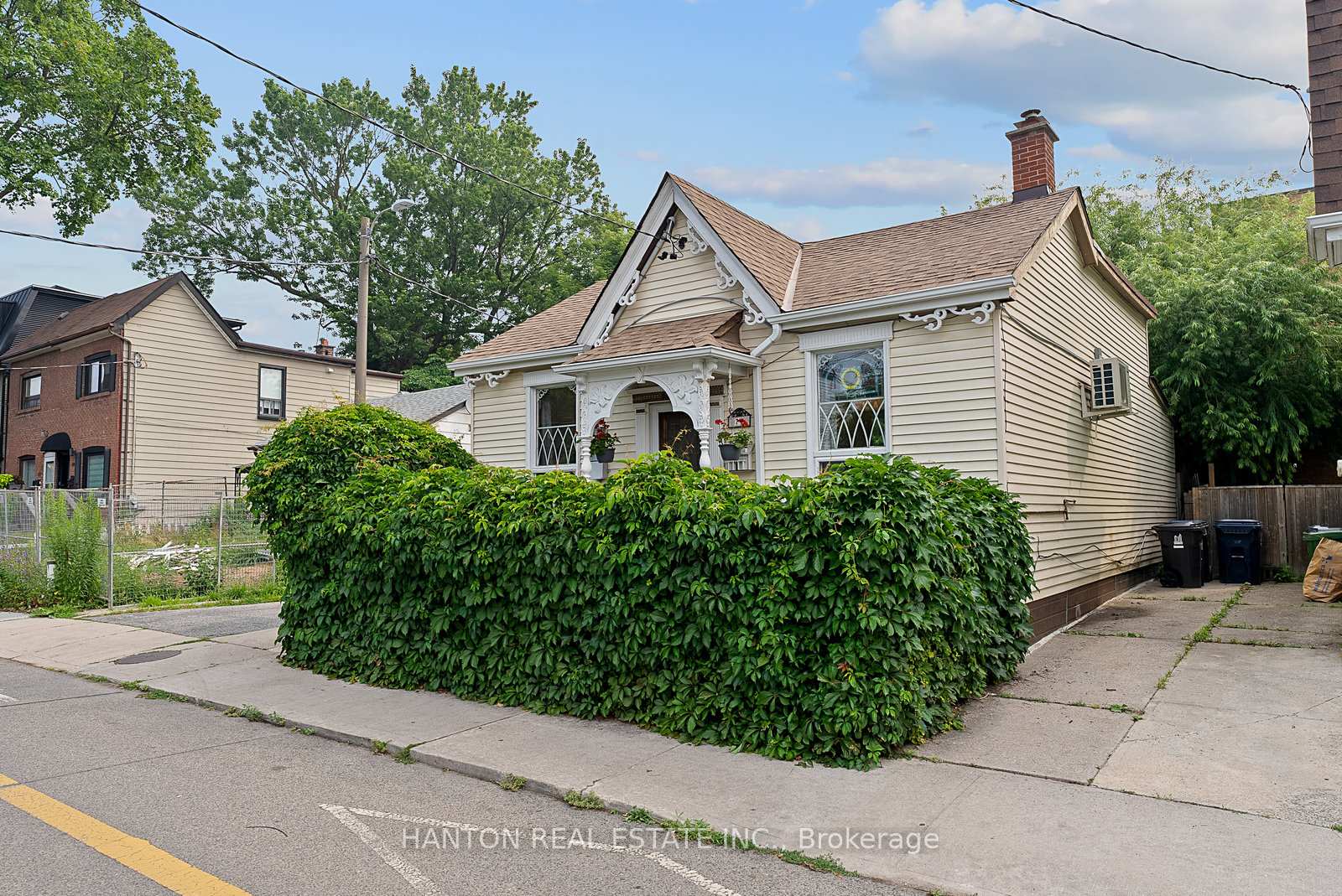 Photo 2 of 79 Knox Avenue, Toronto, Greenwood-Coxwell — HOMEH