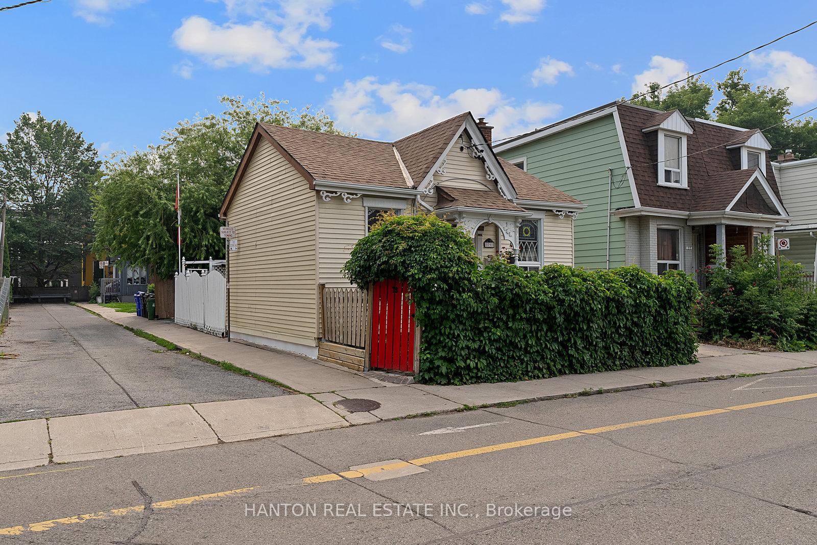 Photo 3 of 79 Knox Avenue, Toronto, Greenwood-Coxwell — HOMEH