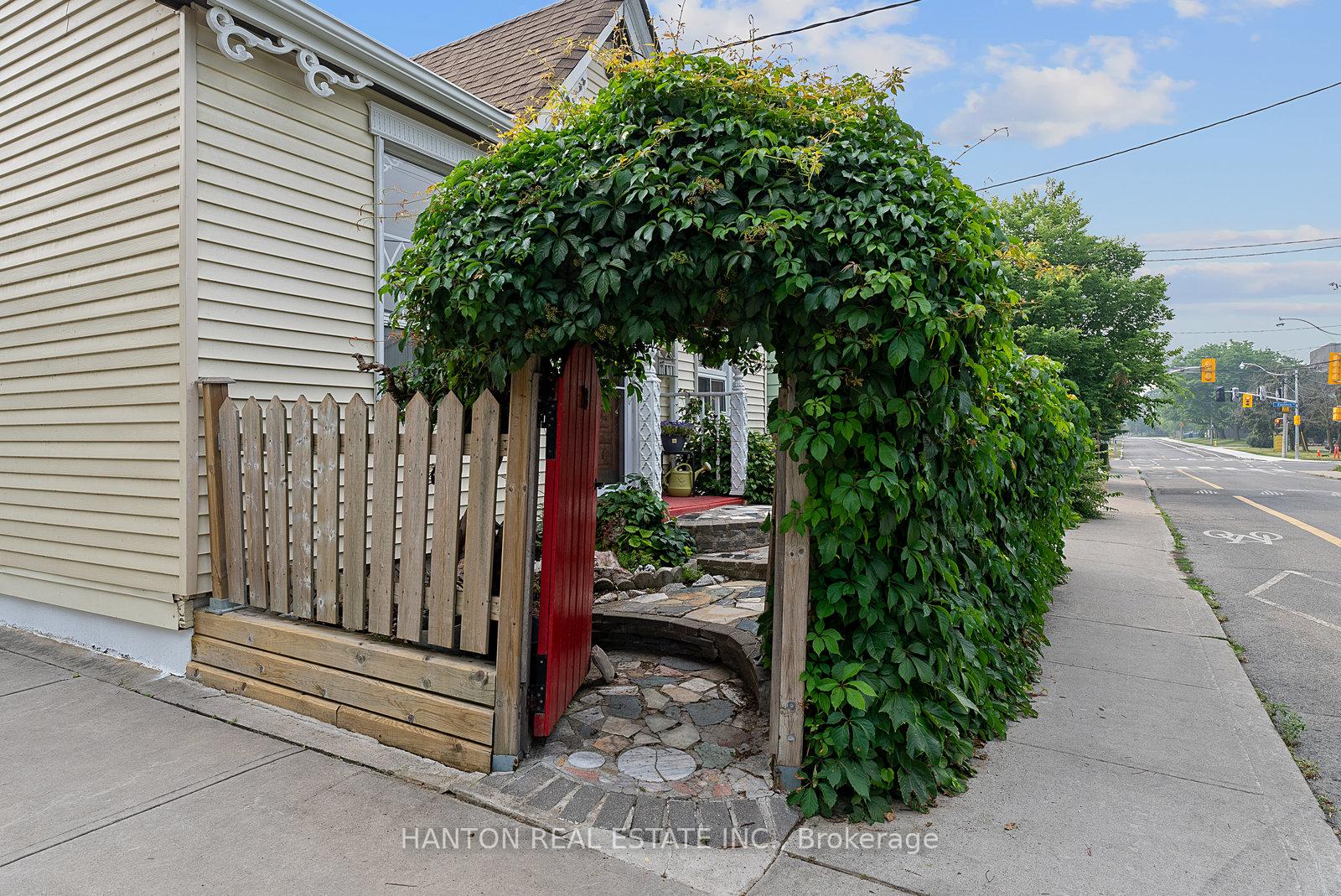Photo 4 of 79 Knox Avenue, Toronto, Greenwood-Coxwell — HOMEH