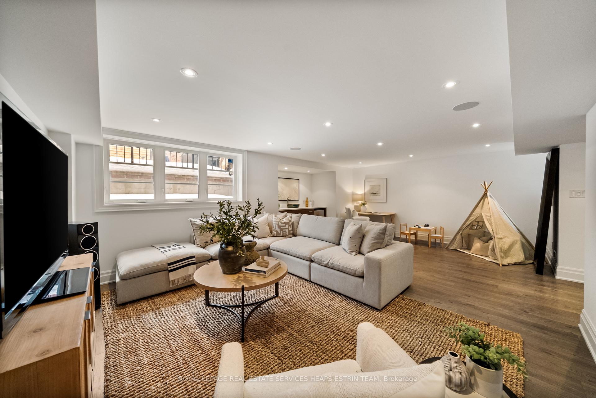 Photo 32 of 31 Sutherland Drive, Toronto, Leaside — HOMEH