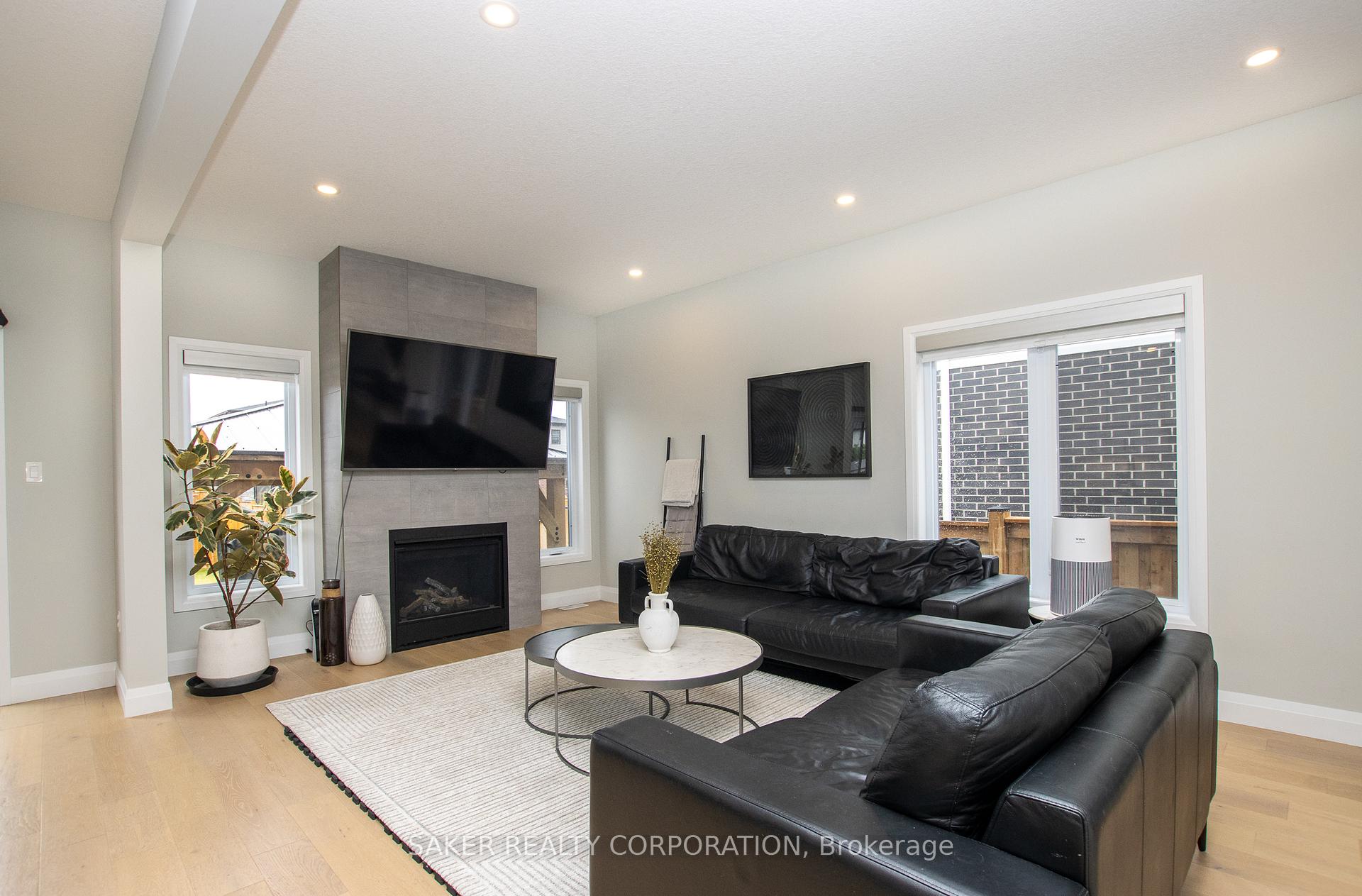 Photo 5 of 14 Armstrong Street, Strathroy-Caradoc, Mount Brydges — HOMEH