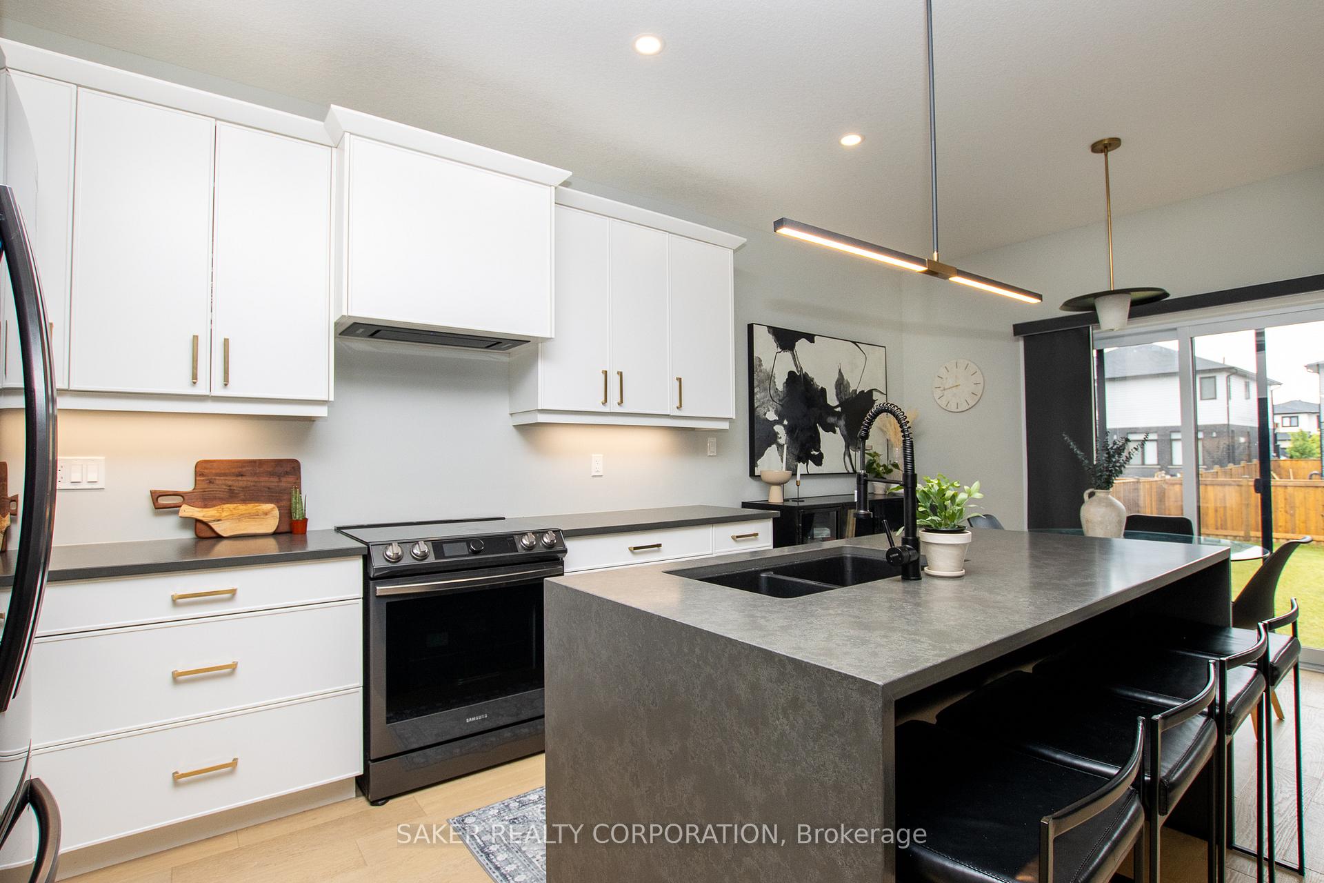 Photo 6 of 14 Armstrong Street, Strathroy-Caradoc, Mount Brydges — HOMEH