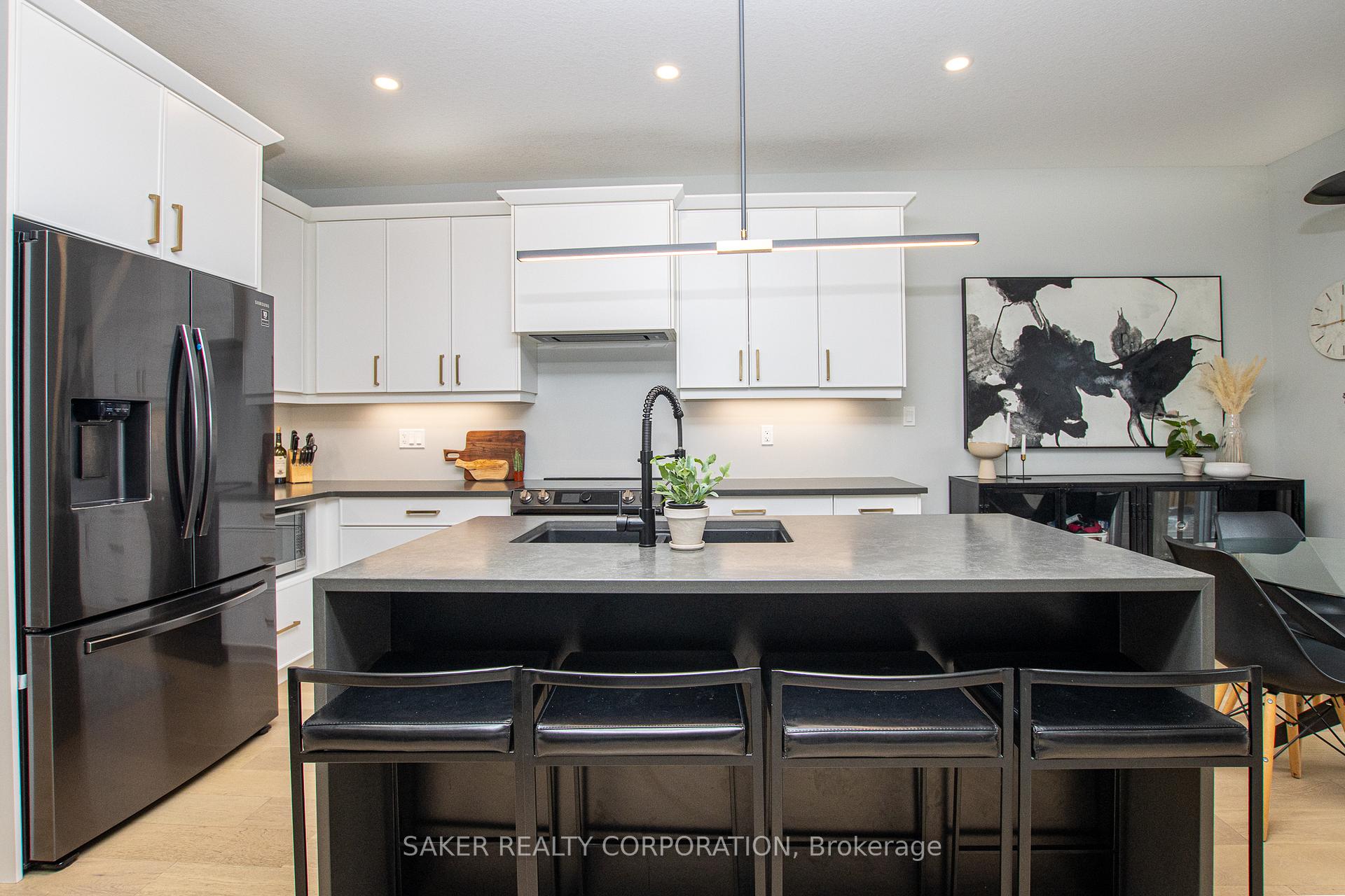 Photo 8 of 14 Armstrong Street, Strathroy-Caradoc, Mount Brydges — HOMEH