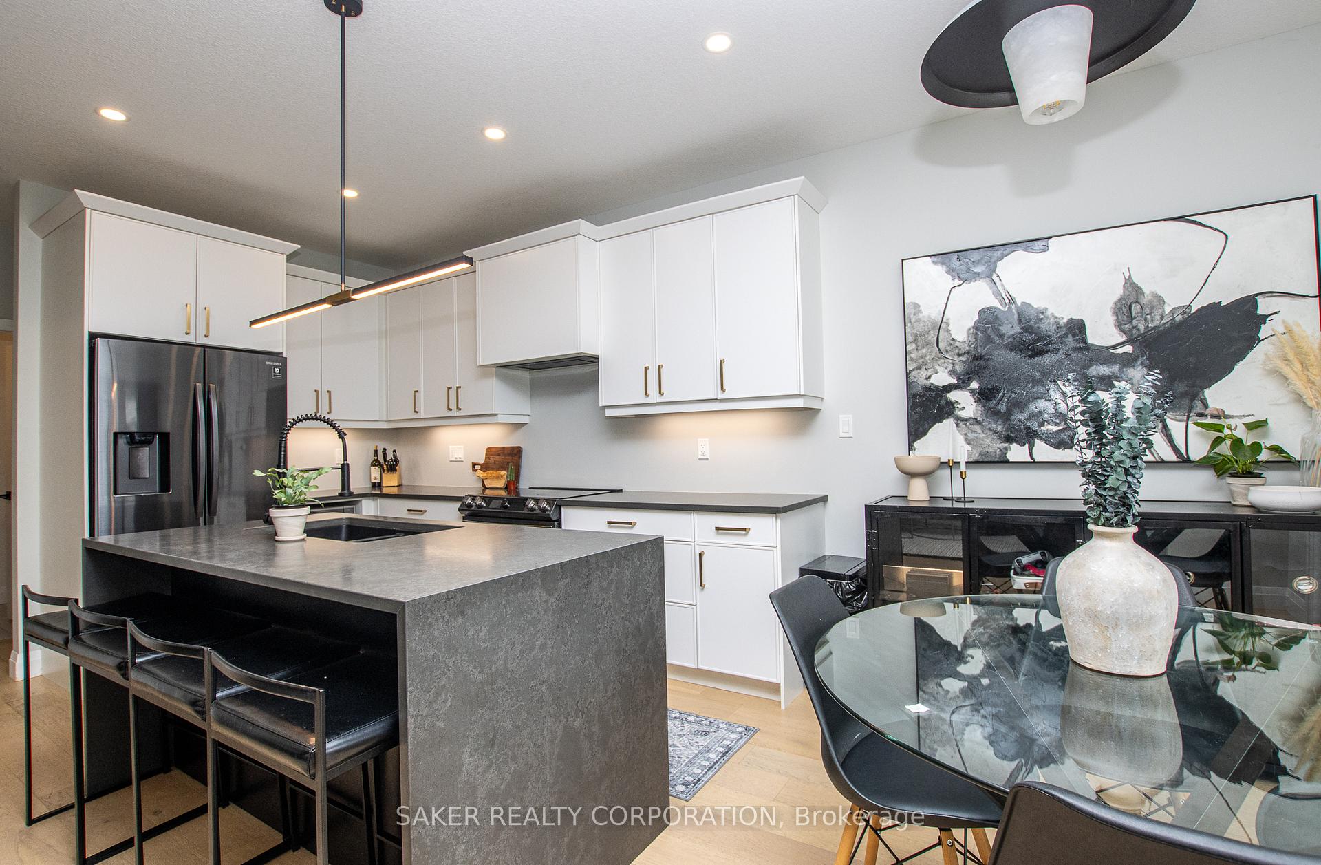 Photo 9 of 14 Armstrong Street, Strathroy-Caradoc, Mount Brydges — HOMEH