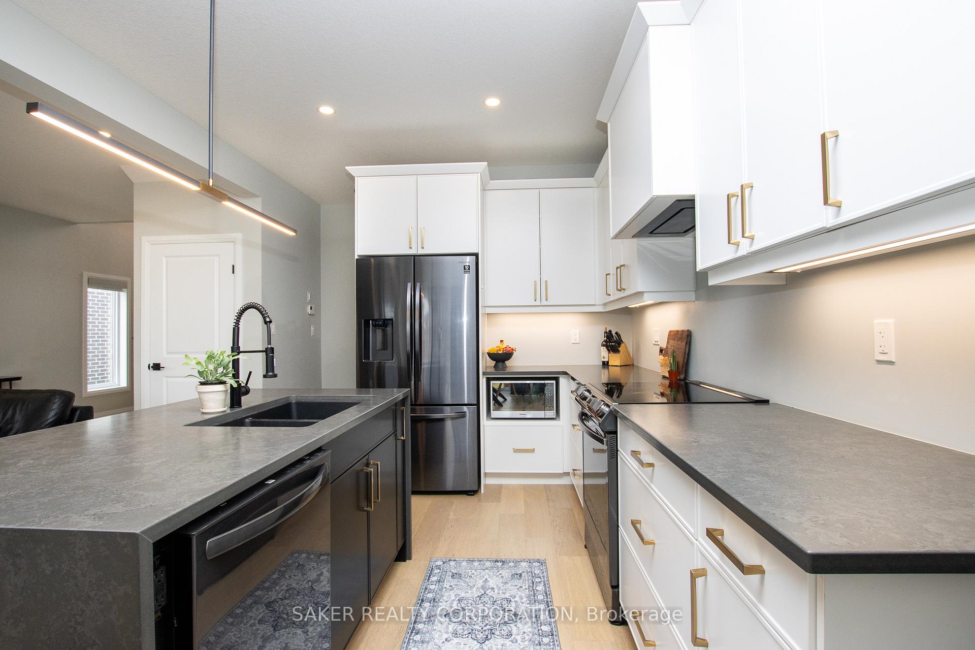 Photo 10 of 14 Armstrong Street, Strathroy-Caradoc, Mount Brydges — HOMEH