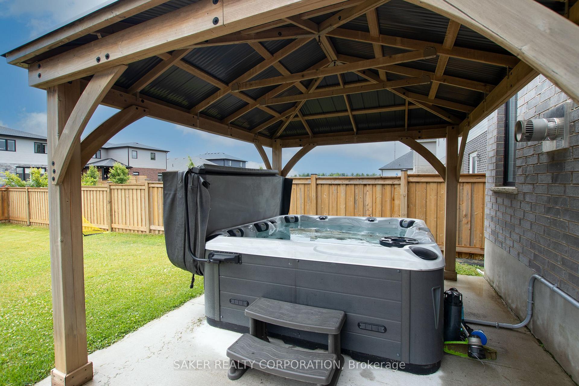 Photo 28 of 14 Armstrong Street, Strathroy-Caradoc, Mount Brydges — HOMEH