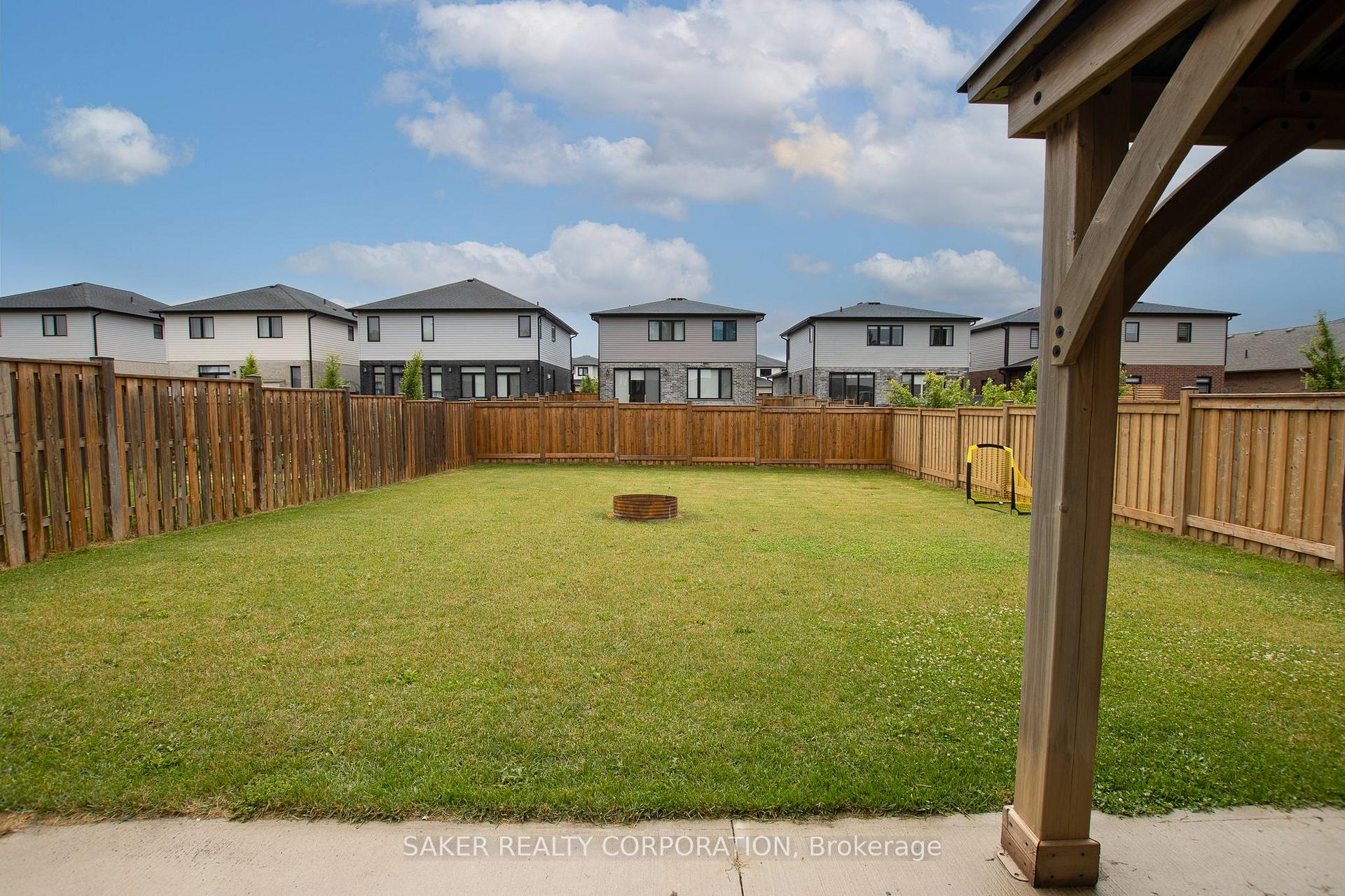 Photo 29 of 14 Armstrong Street, Strathroy-Caradoc, Mount Brydges — HOMEH