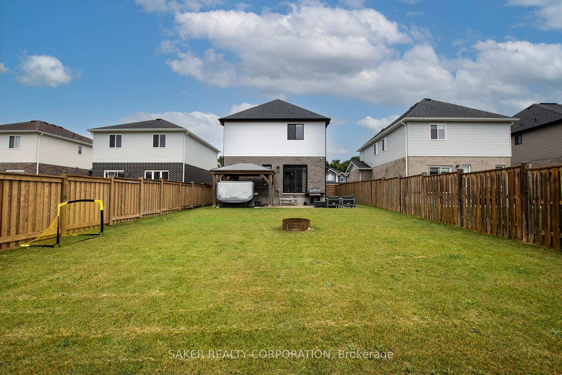 Photo 30 of 14 Armstrong Street, Strathroy-Caradoc, Mount Brydges — HOMEH