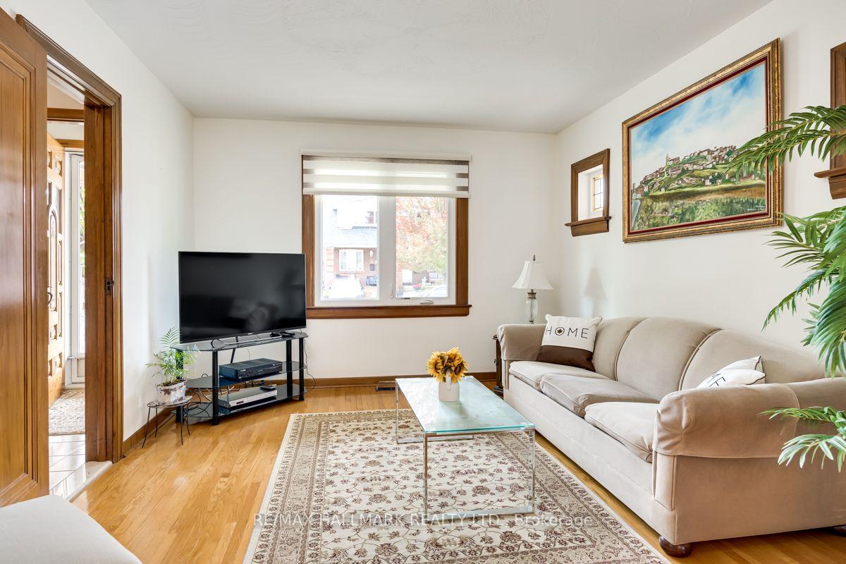 Photo 3 of 37 Cadorna Avenue, Toronto, Danforth Village-East York — HOMEH