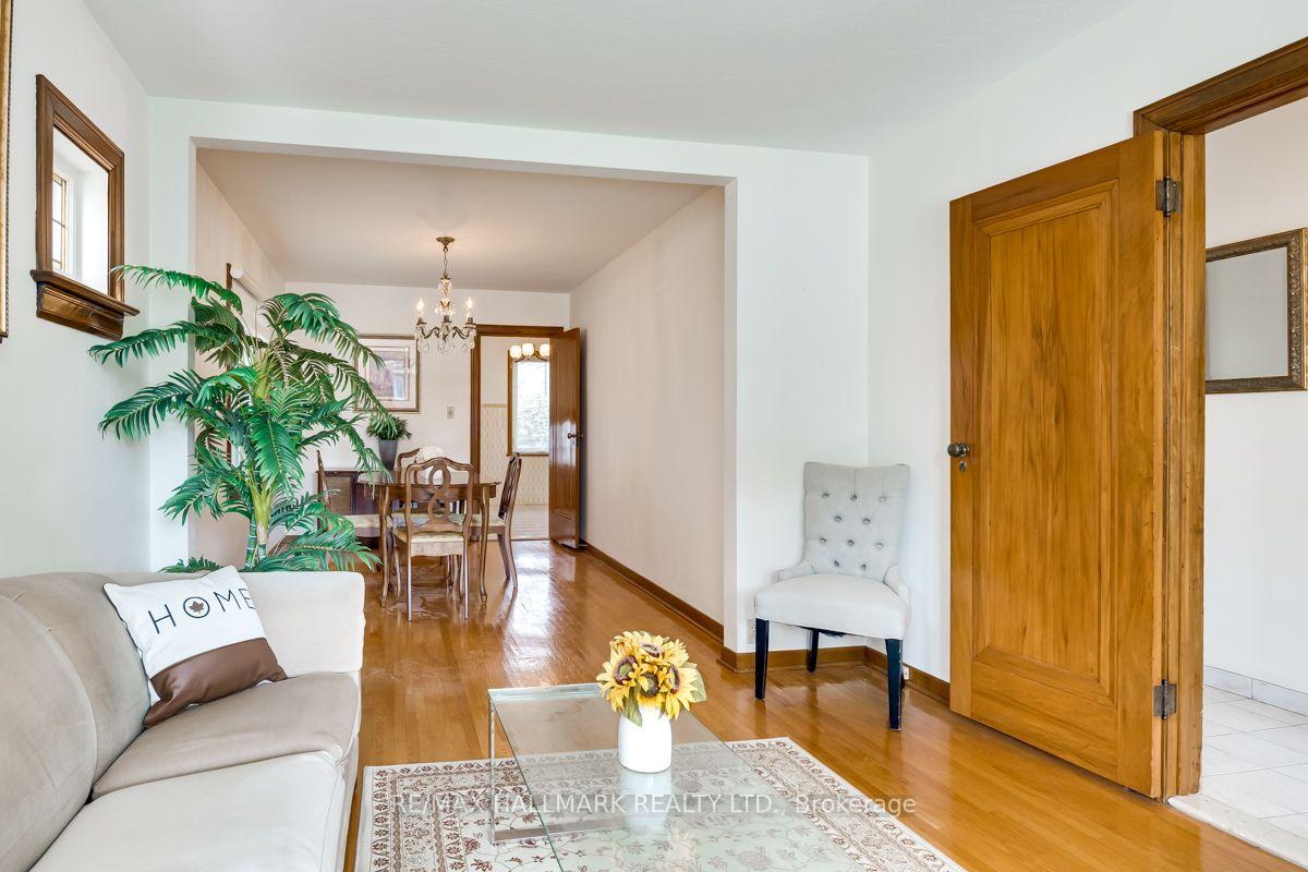 Photo 4 of 37 Cadorna Avenue, Toronto, Danforth Village-East York — HOMEH