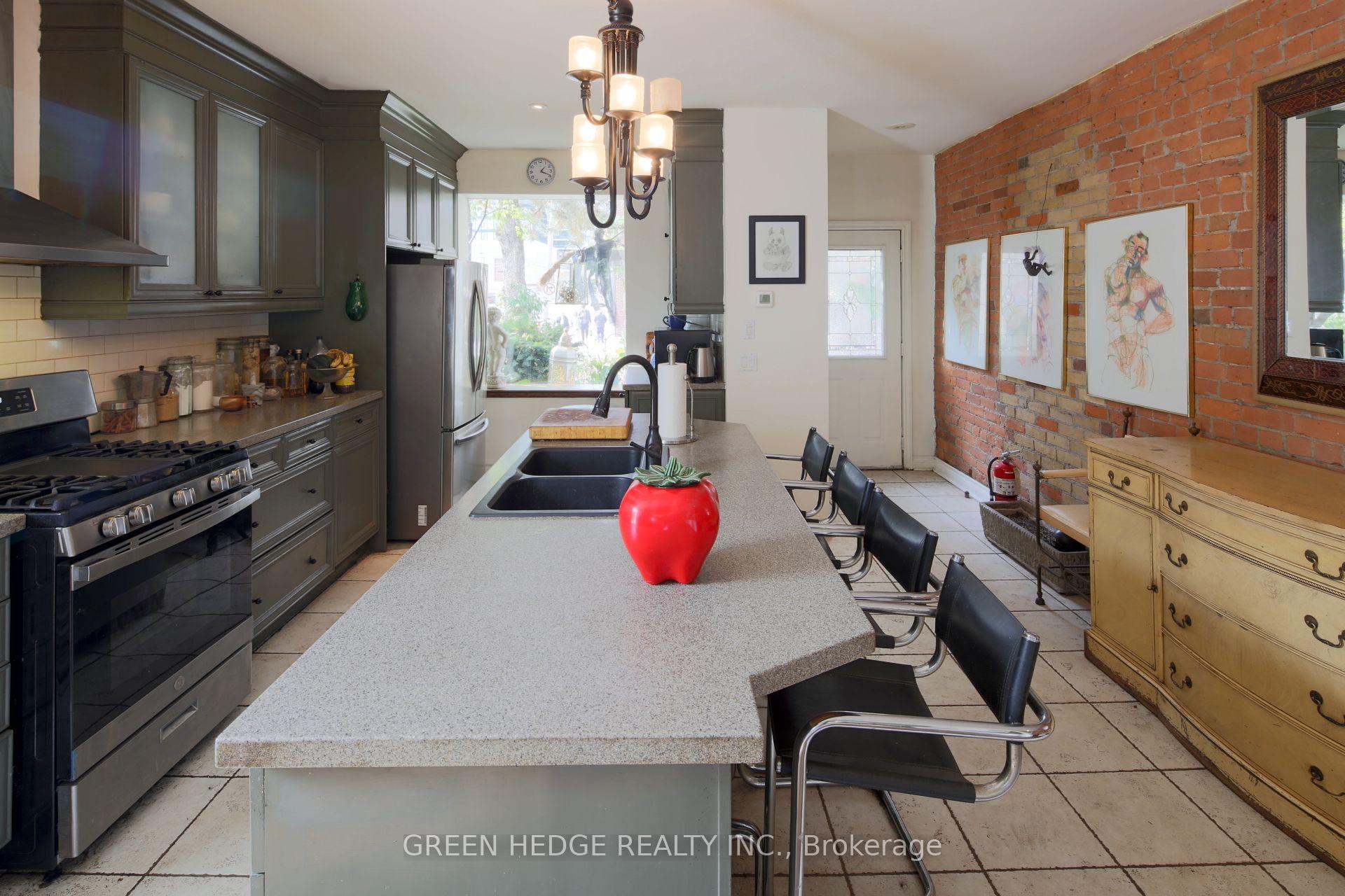 Photo 2 of 207 George Street, Toronto, Moss Park — HOMEH