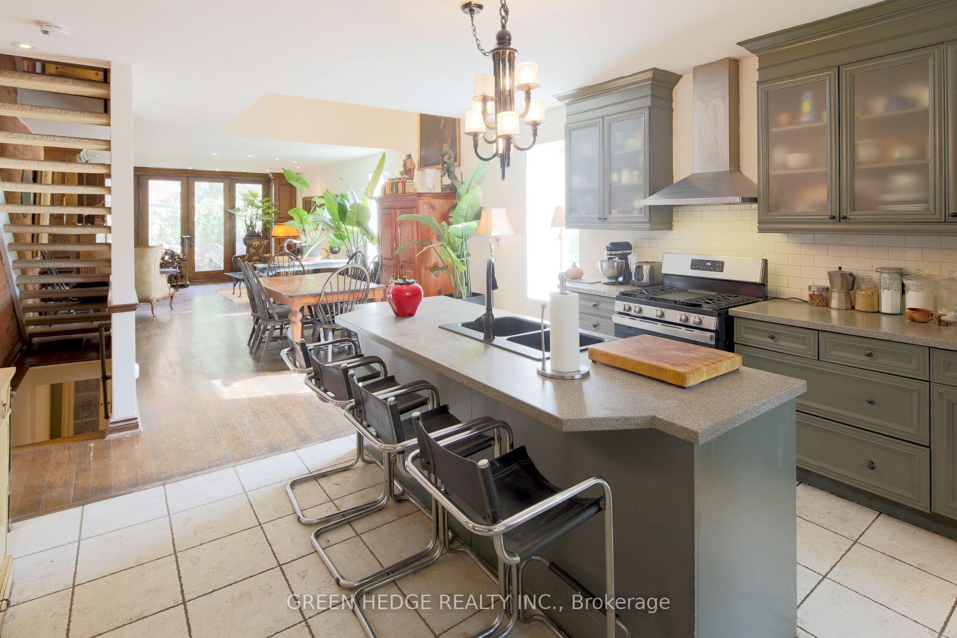 Photo 3 of 207 George Street, Toronto, Moss Park — HOMEH