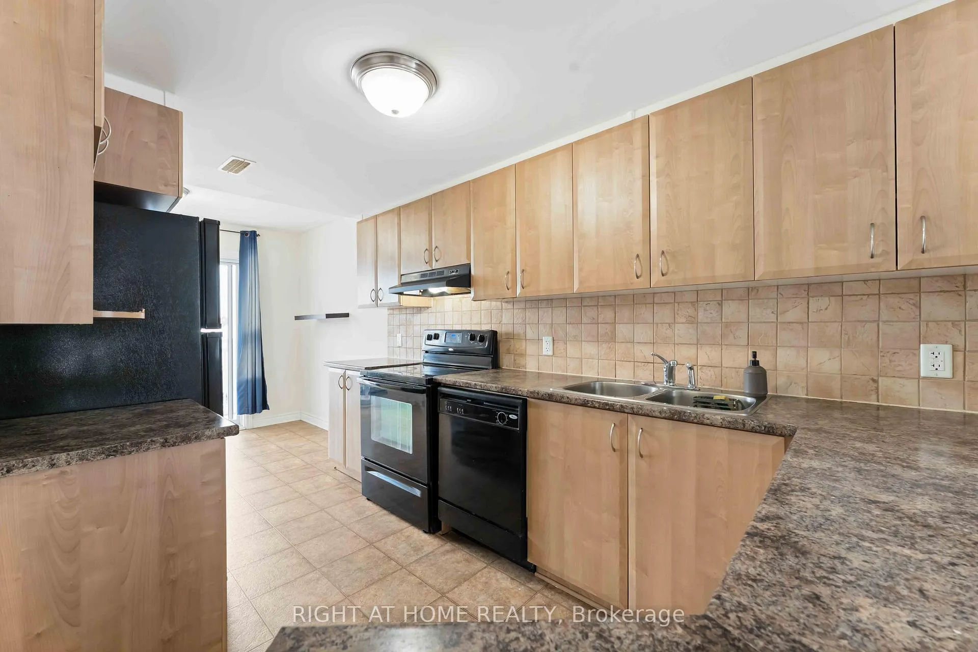 Photo 4 of Unit B, 574 Chapman Mills Drive, Ottawa, Barrhaven - Strandherd — HOMEH