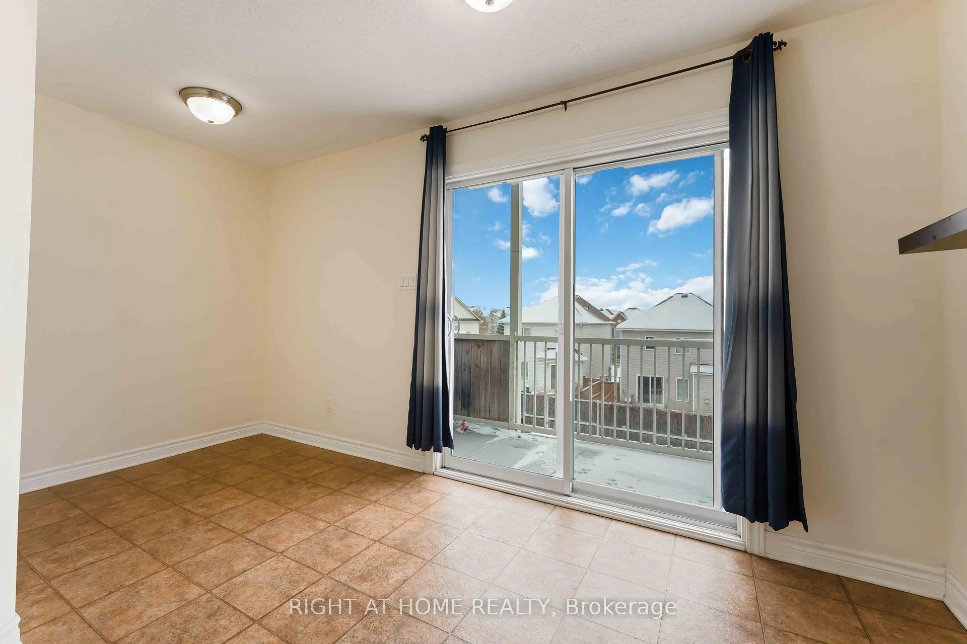 Photo 5 of Unit B, 574 Chapman Mills Drive, Ottawa, Barrhaven - Strandherd — HOMEH