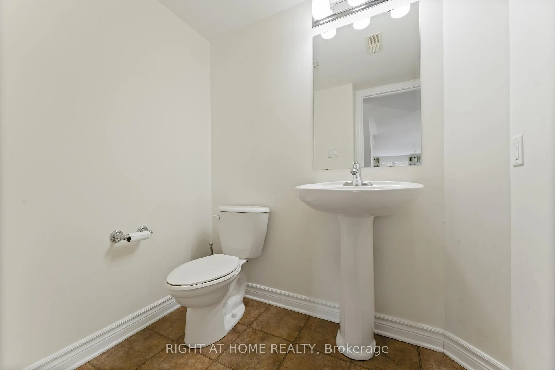 Photo 8 of Unit B, 574 Chapman Mills Drive, Ottawa, Barrhaven - Strandherd — HOMEH