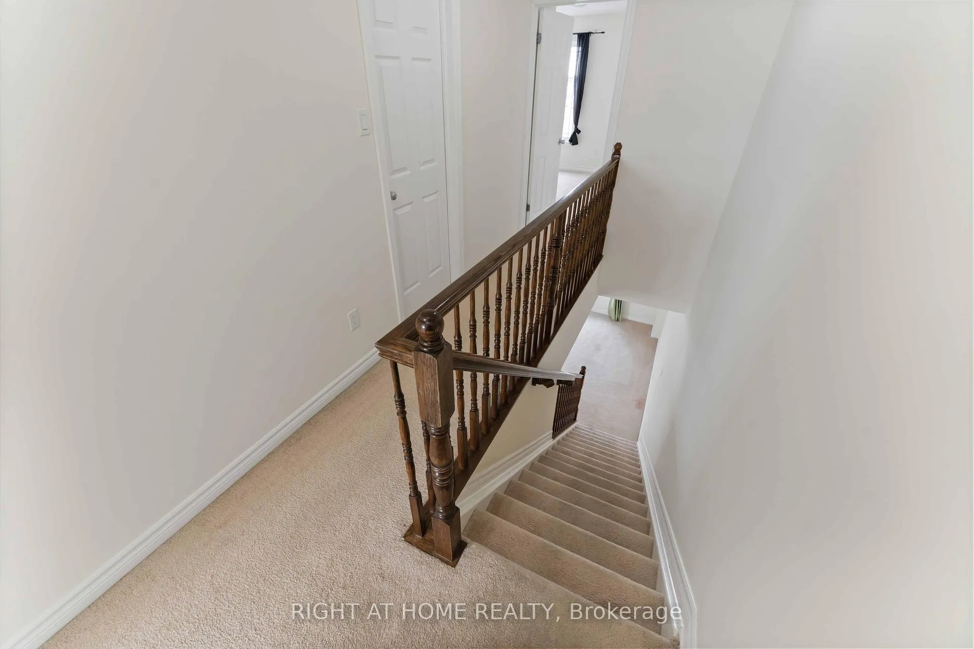 Photo 9 of Unit B, 574 Chapman Mills Drive, Ottawa, Barrhaven - Strandherd — HOMEH
