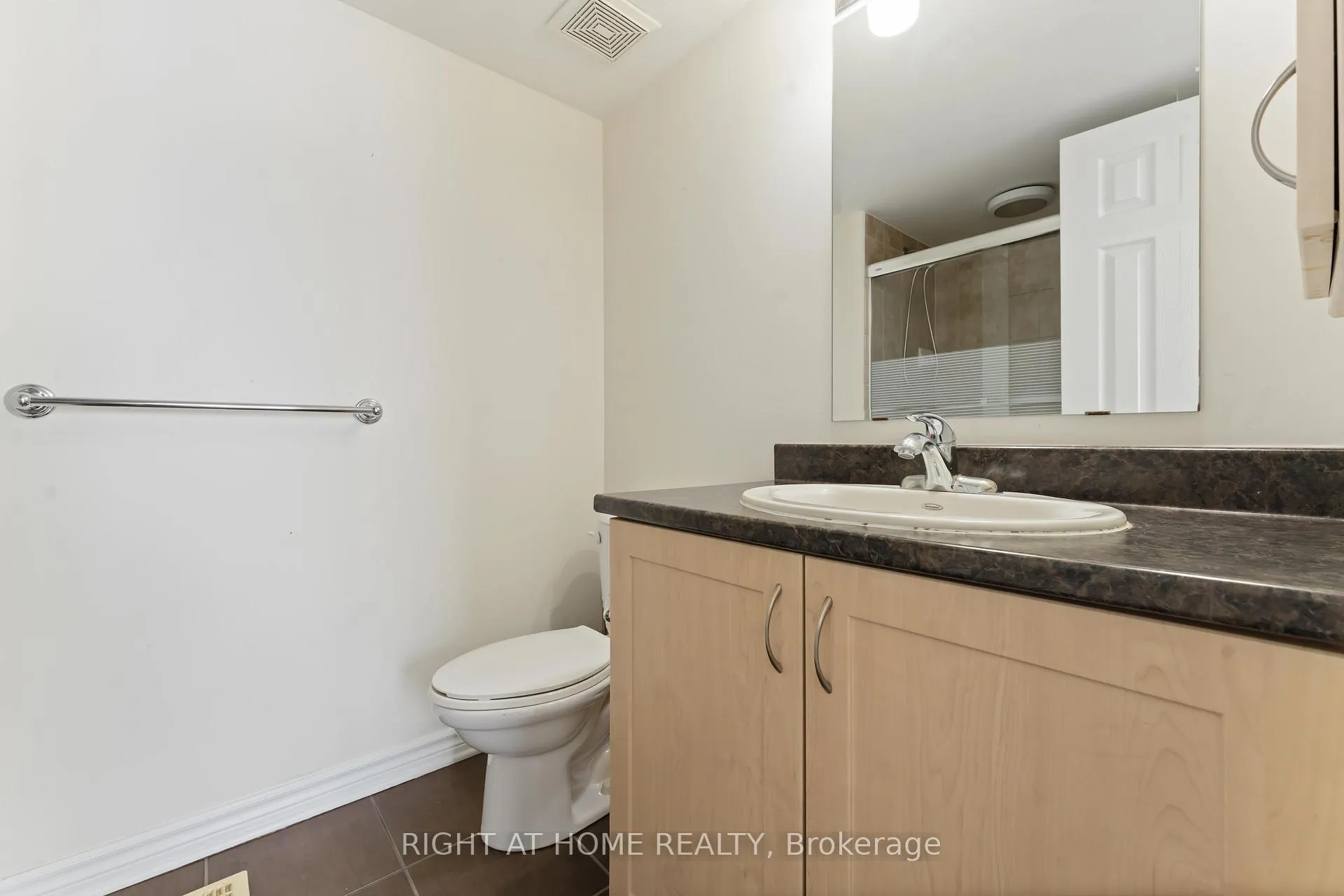 Photo 11 of Unit B, 574 Chapman Mills Drive, Ottawa, Barrhaven - Strandherd — HOMEH