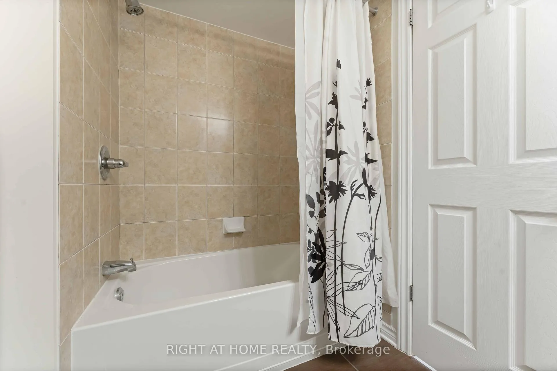 Photo 14 of Unit B, 574 Chapman Mills Drive, Ottawa, Barrhaven - Strandherd — HOMEH
