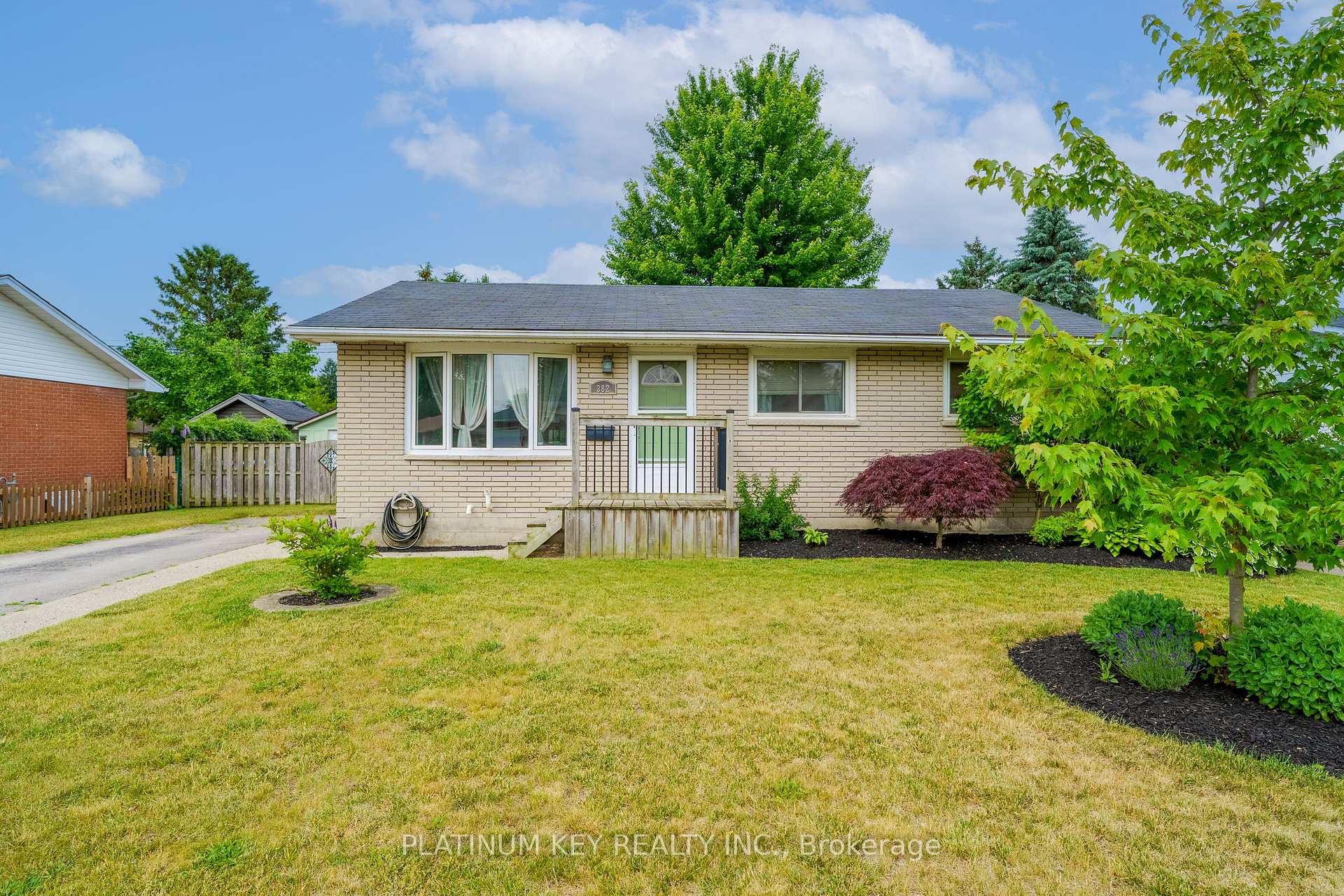 Photo 2 of 382 Adelaide Street, Strathroy-Caradoc, SW — HOMEH