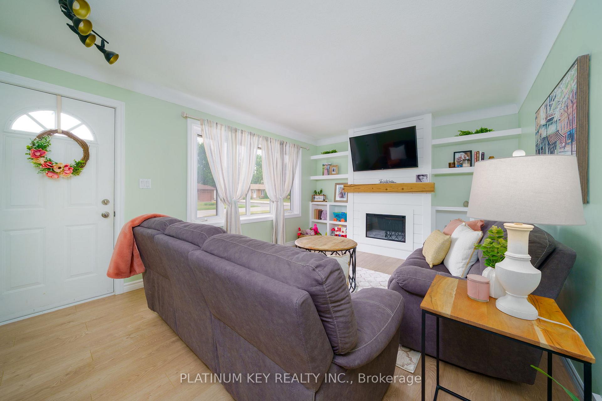 Photo 3 of 382 Adelaide Street, Strathroy-Caradoc, SW — HOMEH