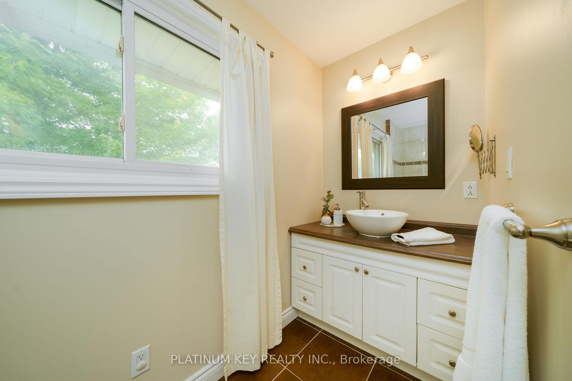Photo 11 of 382 Adelaide Street, Strathroy-Caradoc, SW — HOMEH