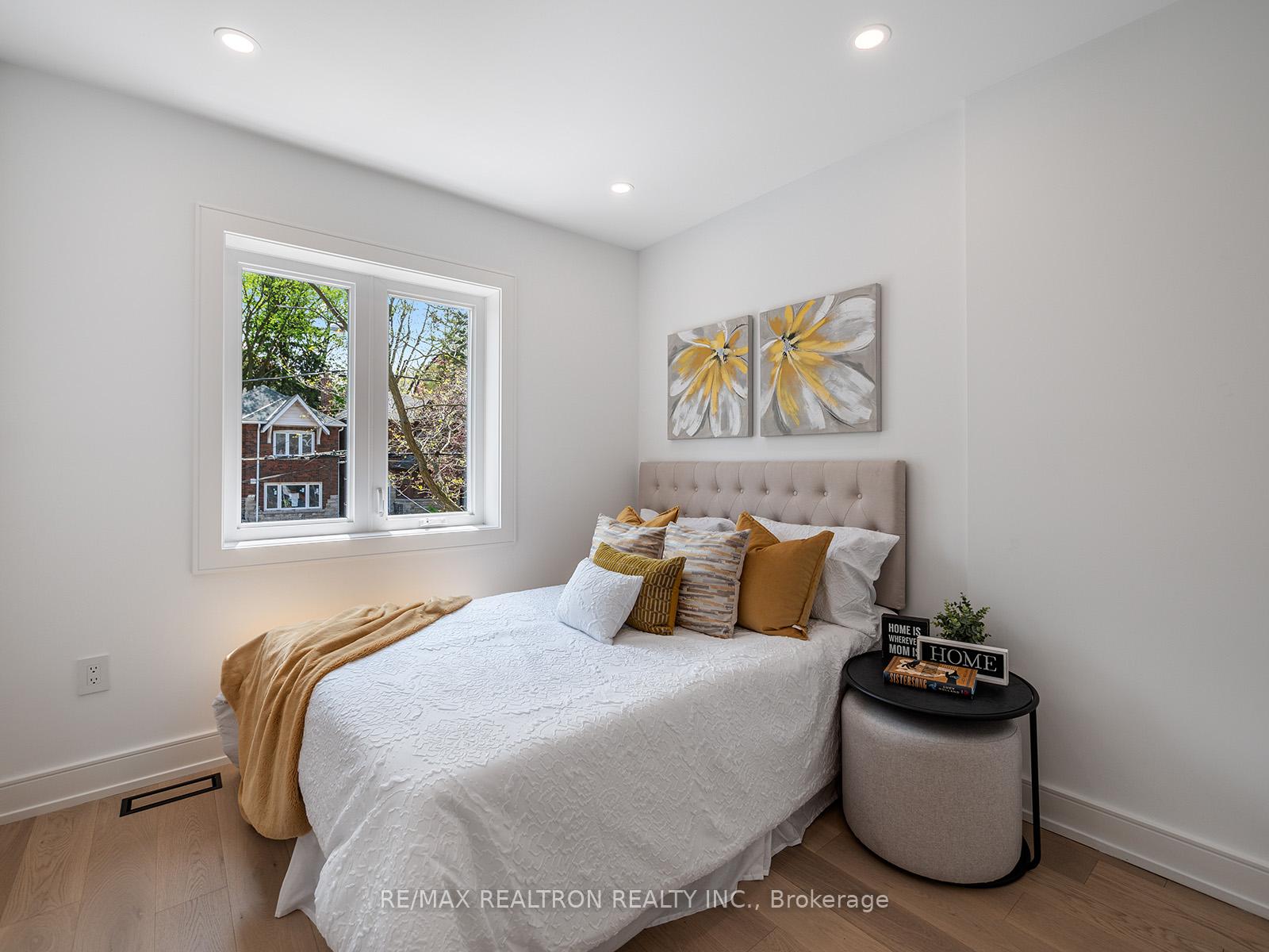 Photo 3 of 144 Manor Road E, Toronto, Mount Pleasant West — HOMEH