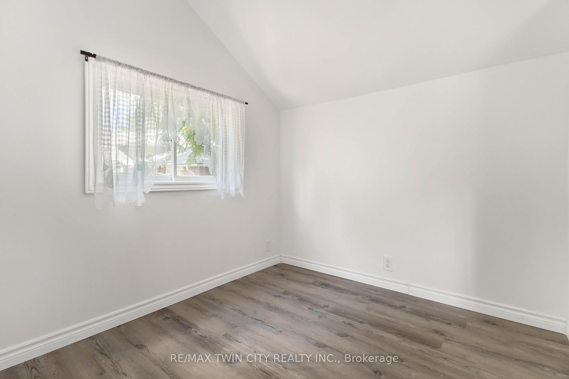 Photo 27 of 162 Adelaide Street, Strathroy-Caradoc, SW — HOMEH