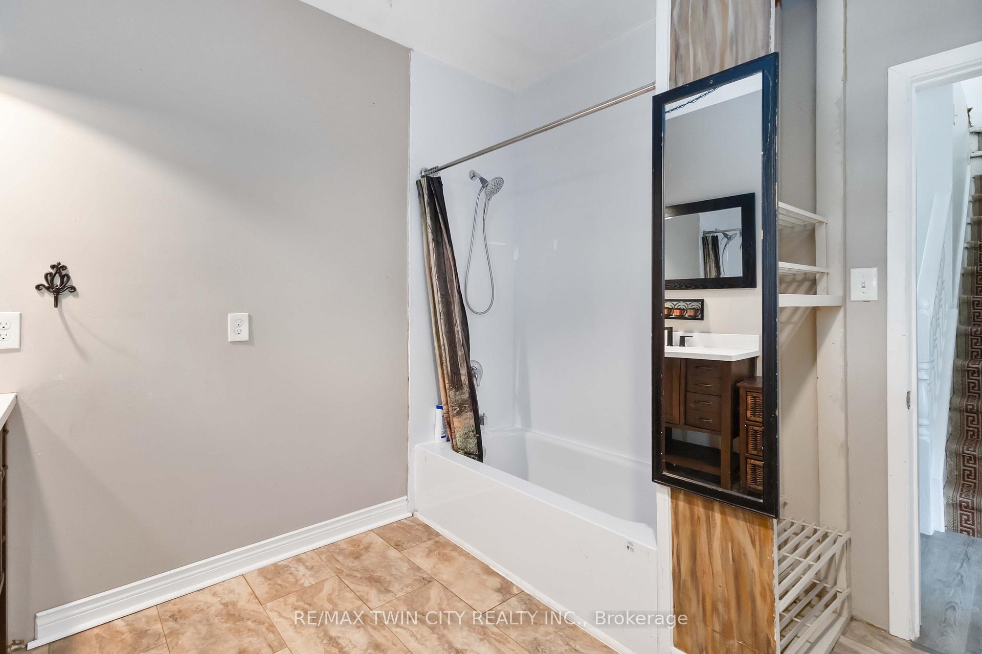 Photo 30 of 162 Adelaide Street, Strathroy-Caradoc, SW — HOMEH