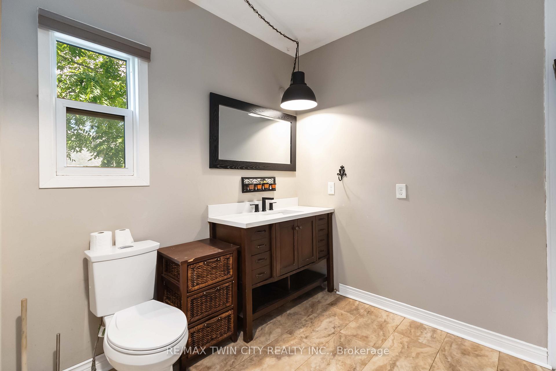 Photo 32 of 162 Adelaide Street, Strathroy-Caradoc, SW — HOMEH
