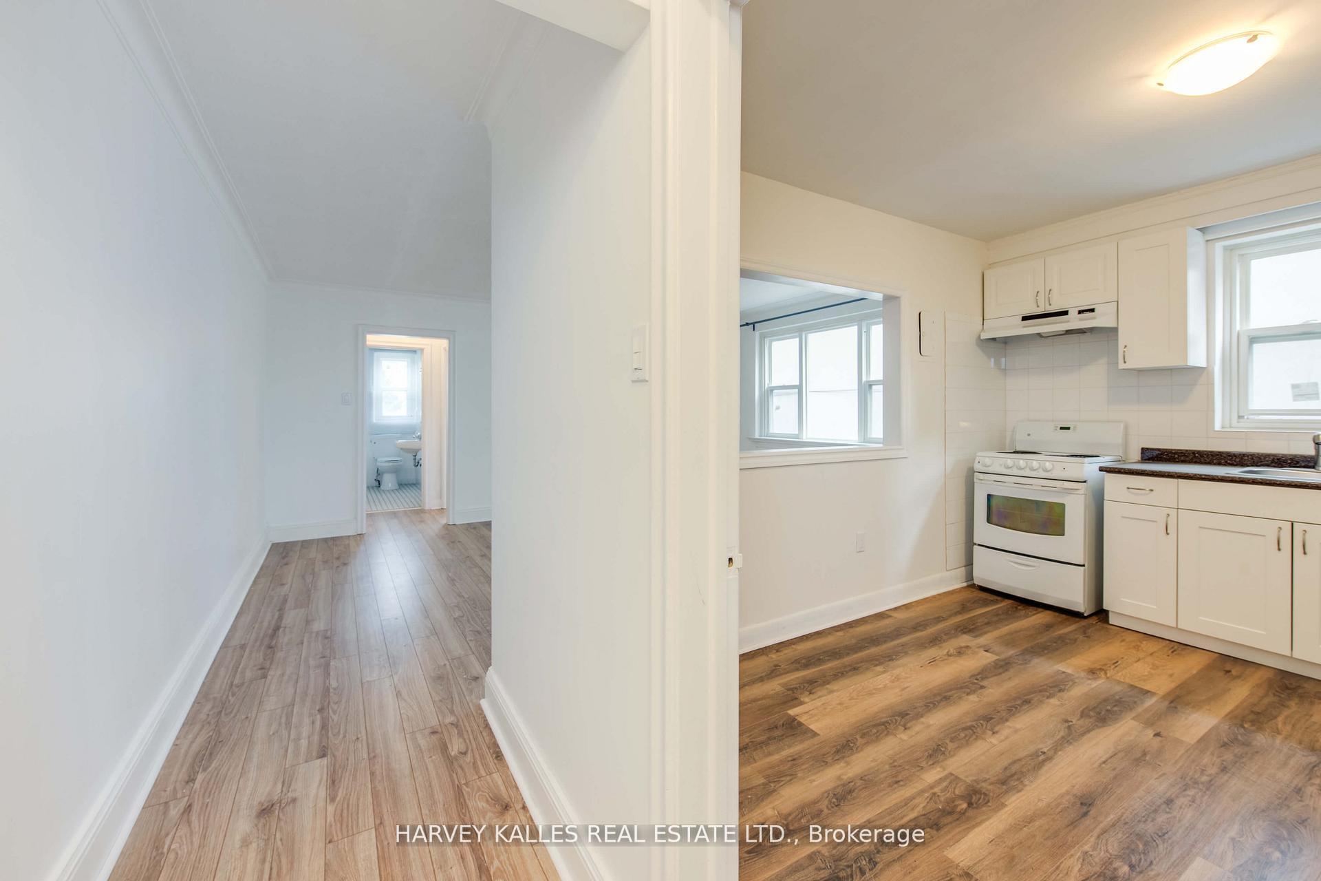 Photo 3 of Unit 11, 2905 St Clair Avenue E, Toronto, O'Connor-Parkview — HOMEH