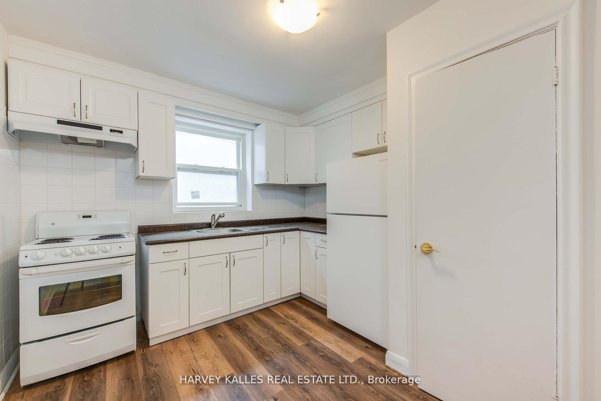 Photo 5 of Unit 11, 2905 St Clair Avenue E, Toronto, O'Connor-Parkview — HOMEH