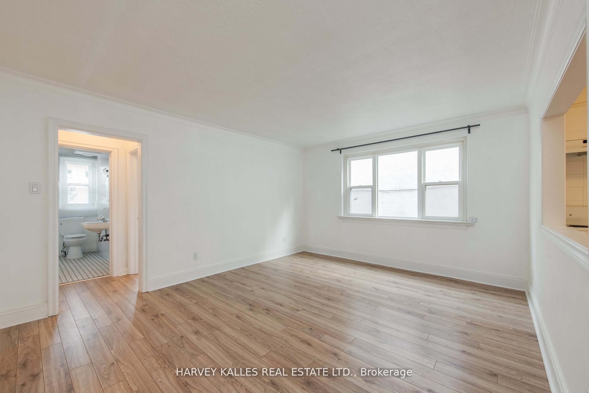 Photo 7 of Unit 11, 2905 St Clair Avenue E, Toronto, O'Connor-Parkview — HOMEH