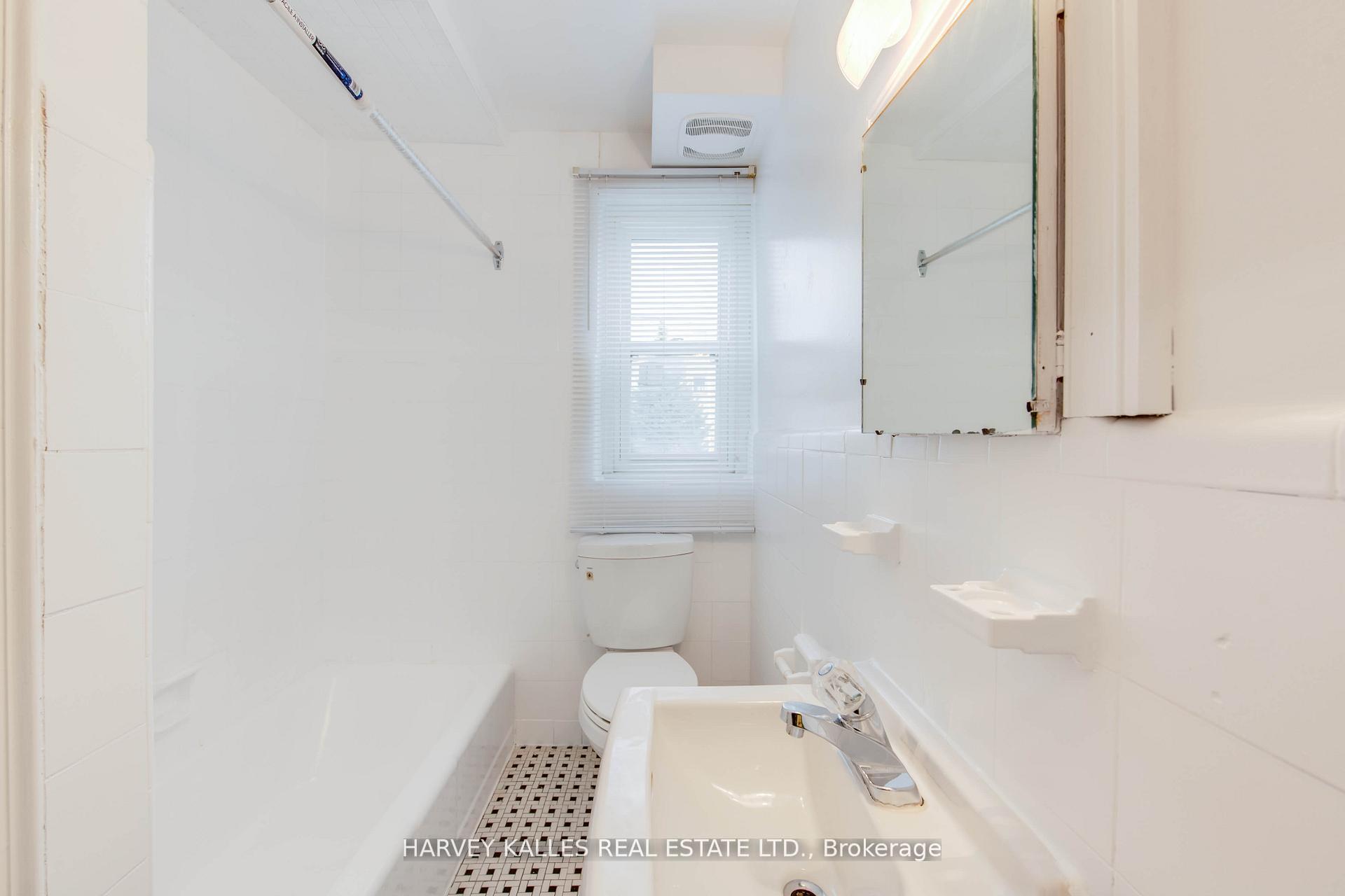 Photo 14 of Unit 11, 2905 St Clair Avenue E, Toronto, O'Connor-Parkview — HOMEH