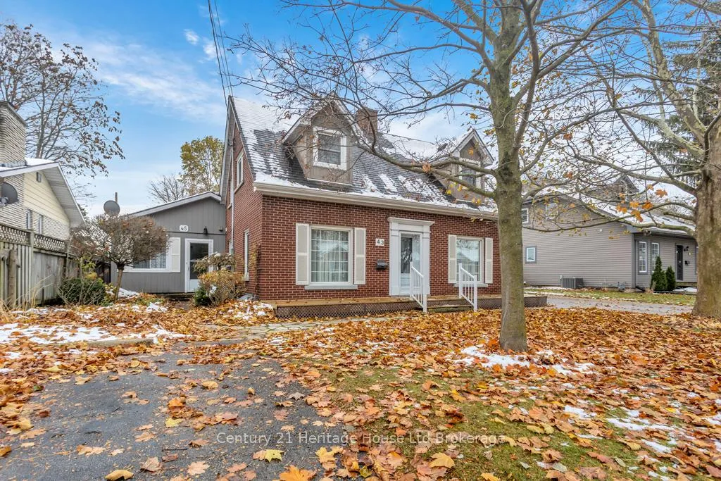 Photo 3 of 43 Concession Street E, Tillsonburg — HOMEH