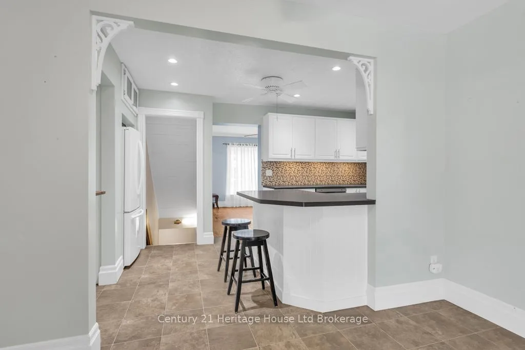 Photo 10 of 43 Concession Street E, Tillsonburg — HOMEH