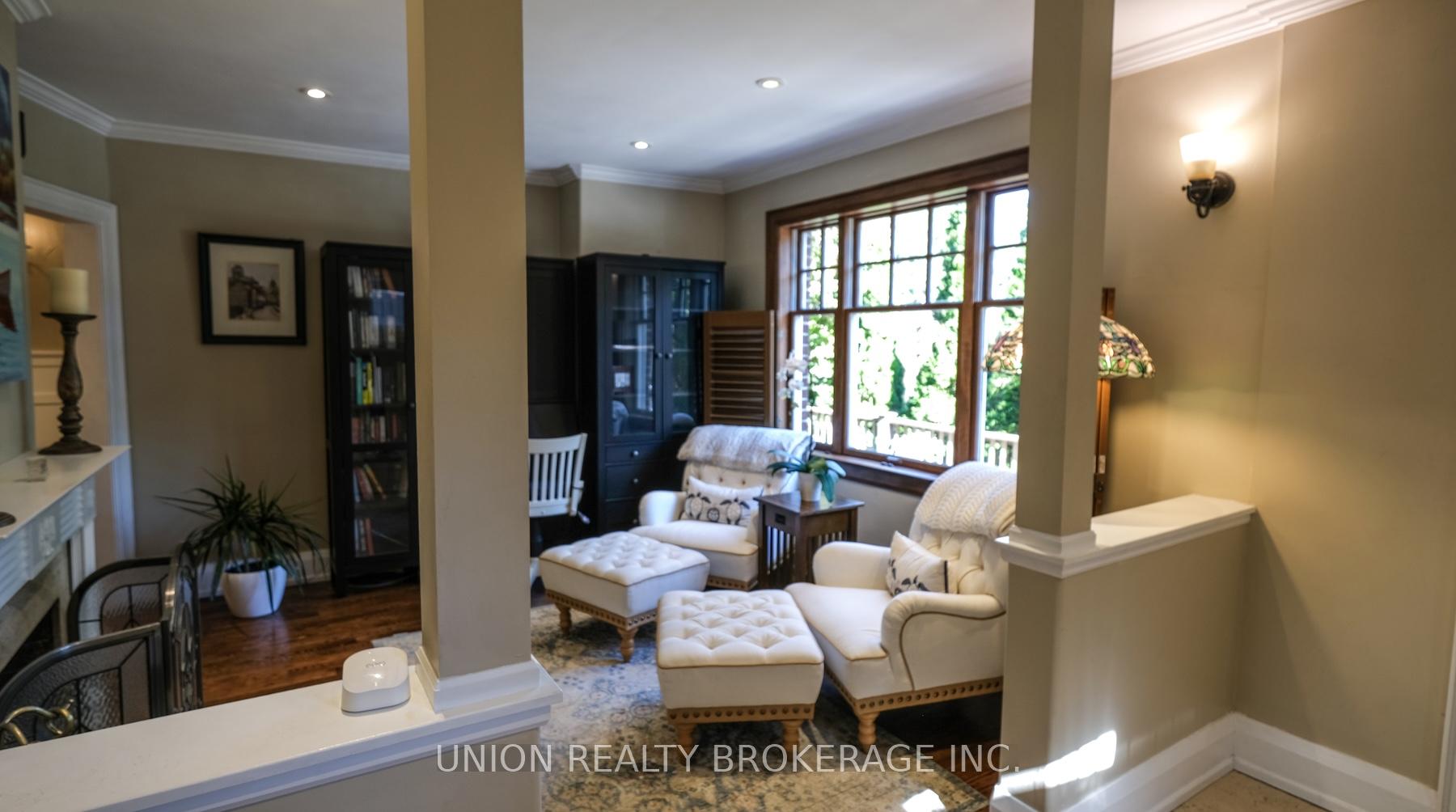 Photo 4 of 22 Beaufort Road, Toronto, The Beaches — HOMEH