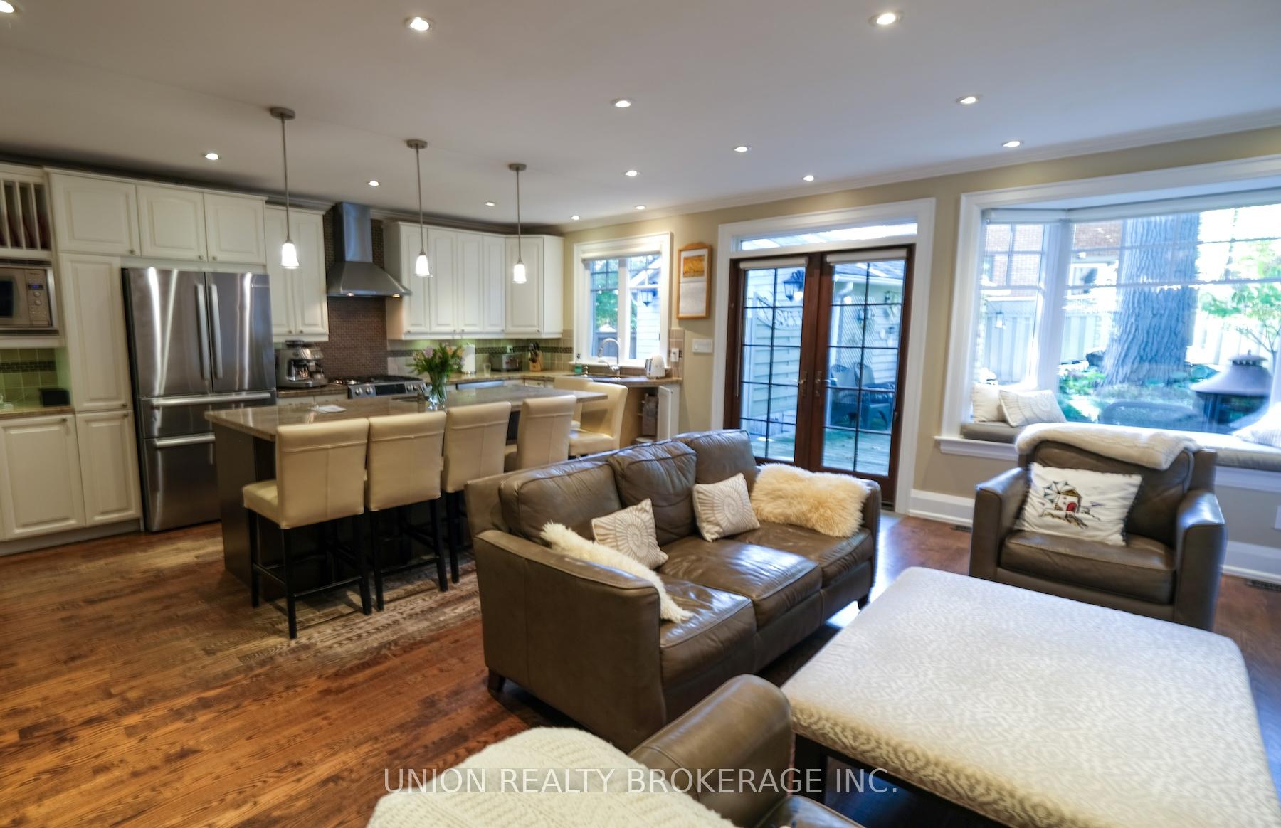 Photo 8 of 22 Beaufort Road, Toronto, The Beaches — HOMEH
