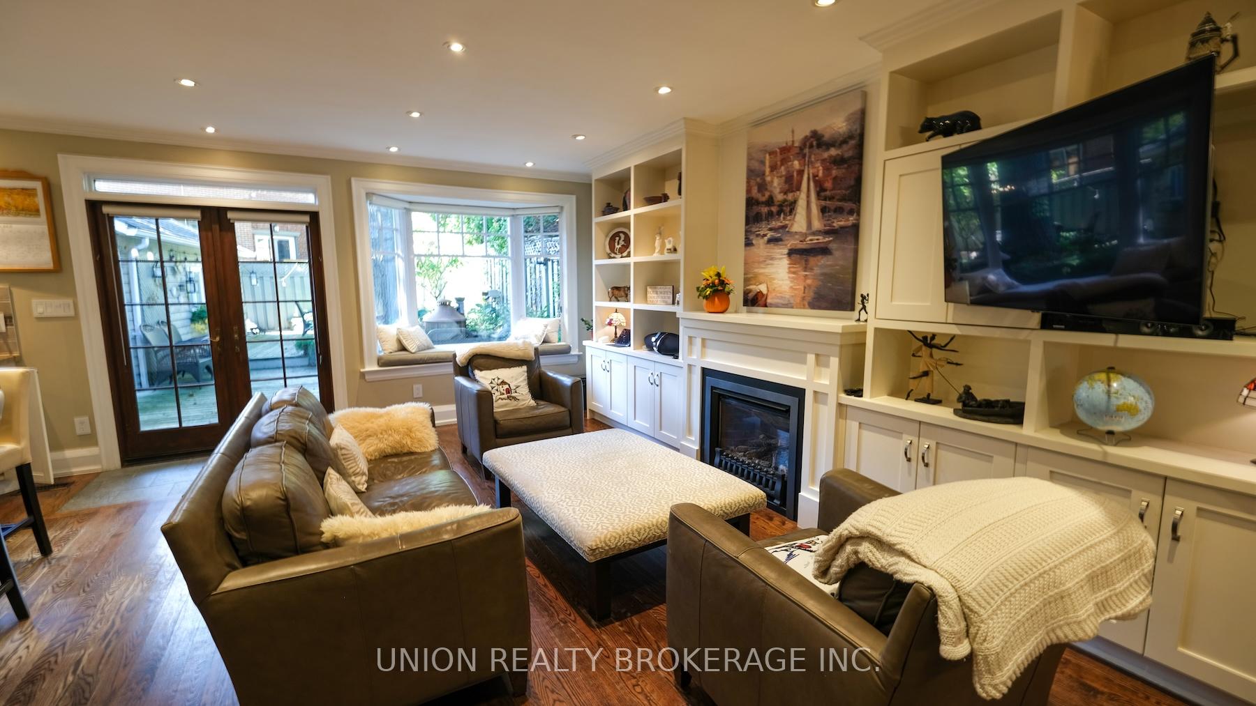 Photo 9 of 22 Beaufort Road, Toronto, The Beaches — HOMEH